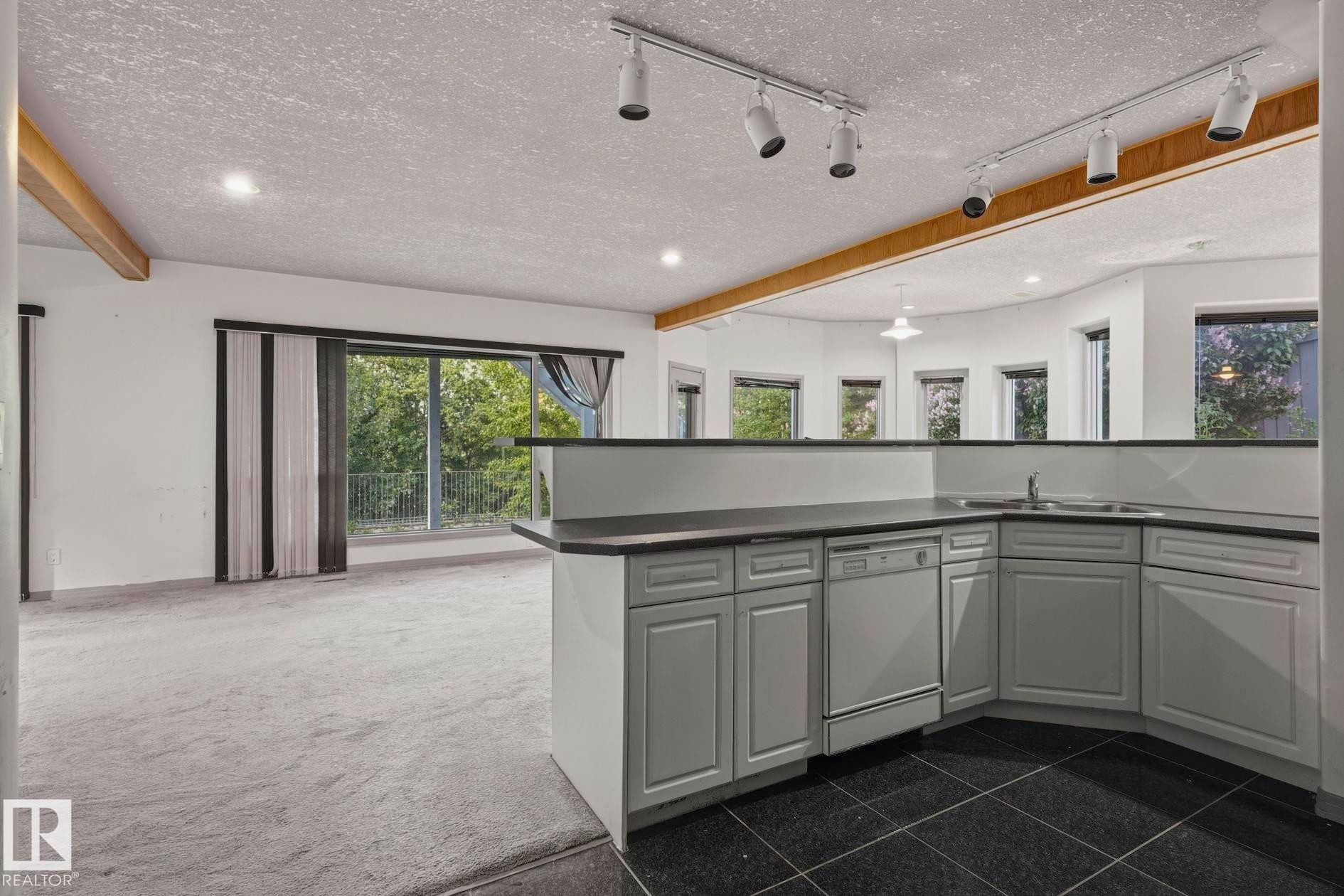 154 Osland Drive Nw, Edmonton, AB - Indoor