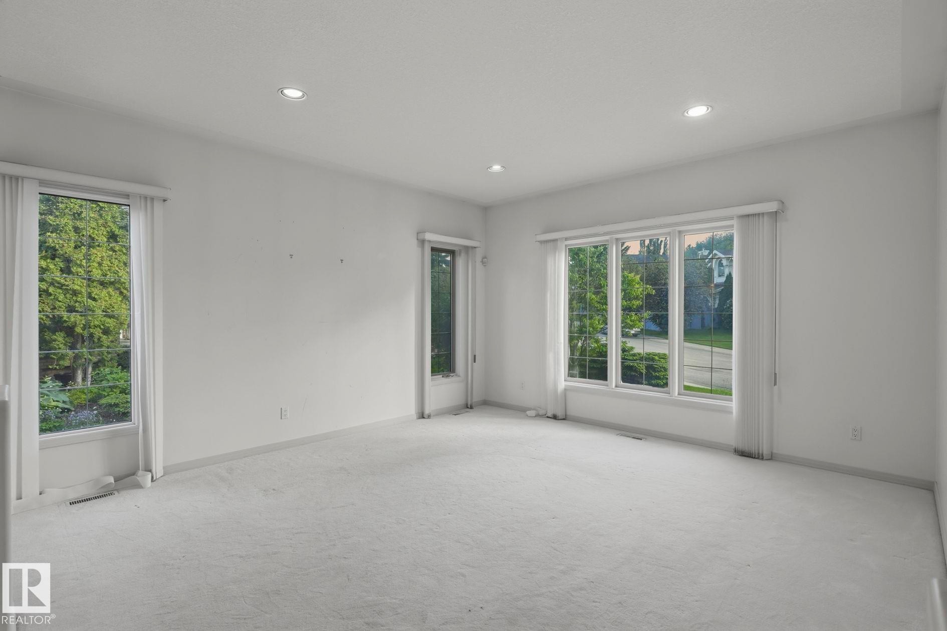 154 Osland Drive Nw, Edmonton, AB - Indoor Photo Showing Other Room