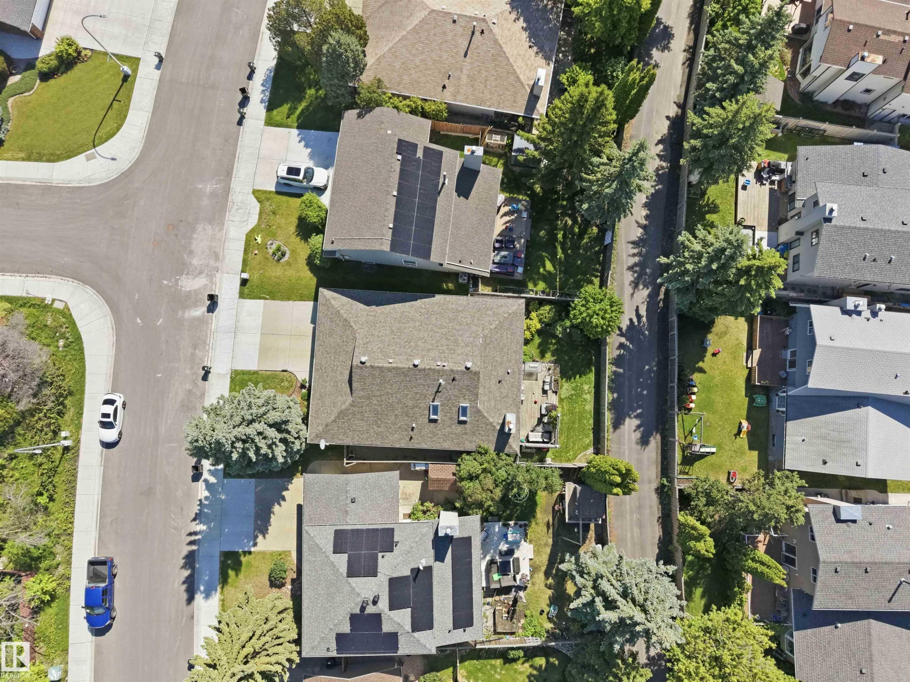 Image quality insufficient for description - 31 Gariepy Crescent, Edmonton, AB