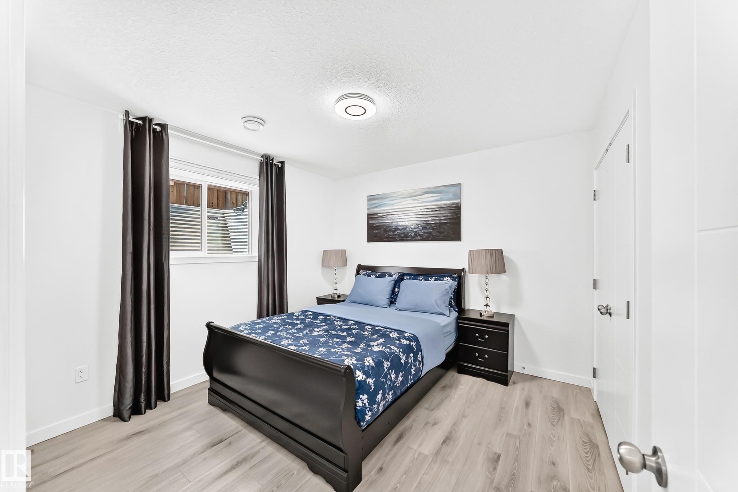 Bright interior space featuring light wood-finish flooring - 3672 Claxton Place Sw, Edmonton, AB
