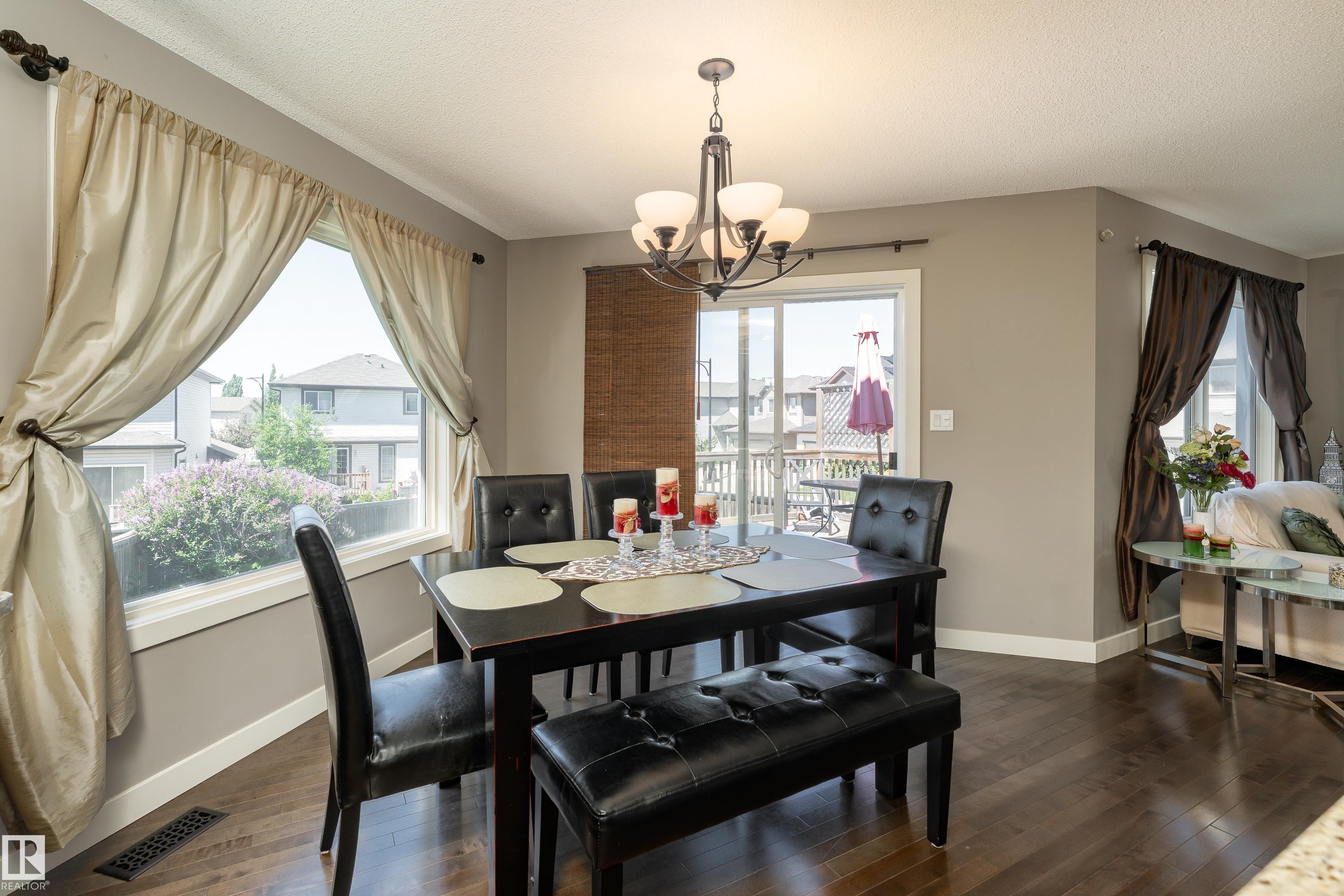 512 59 Street Sw, Edmonton, AB - Indoor Photo Showing Dining Room