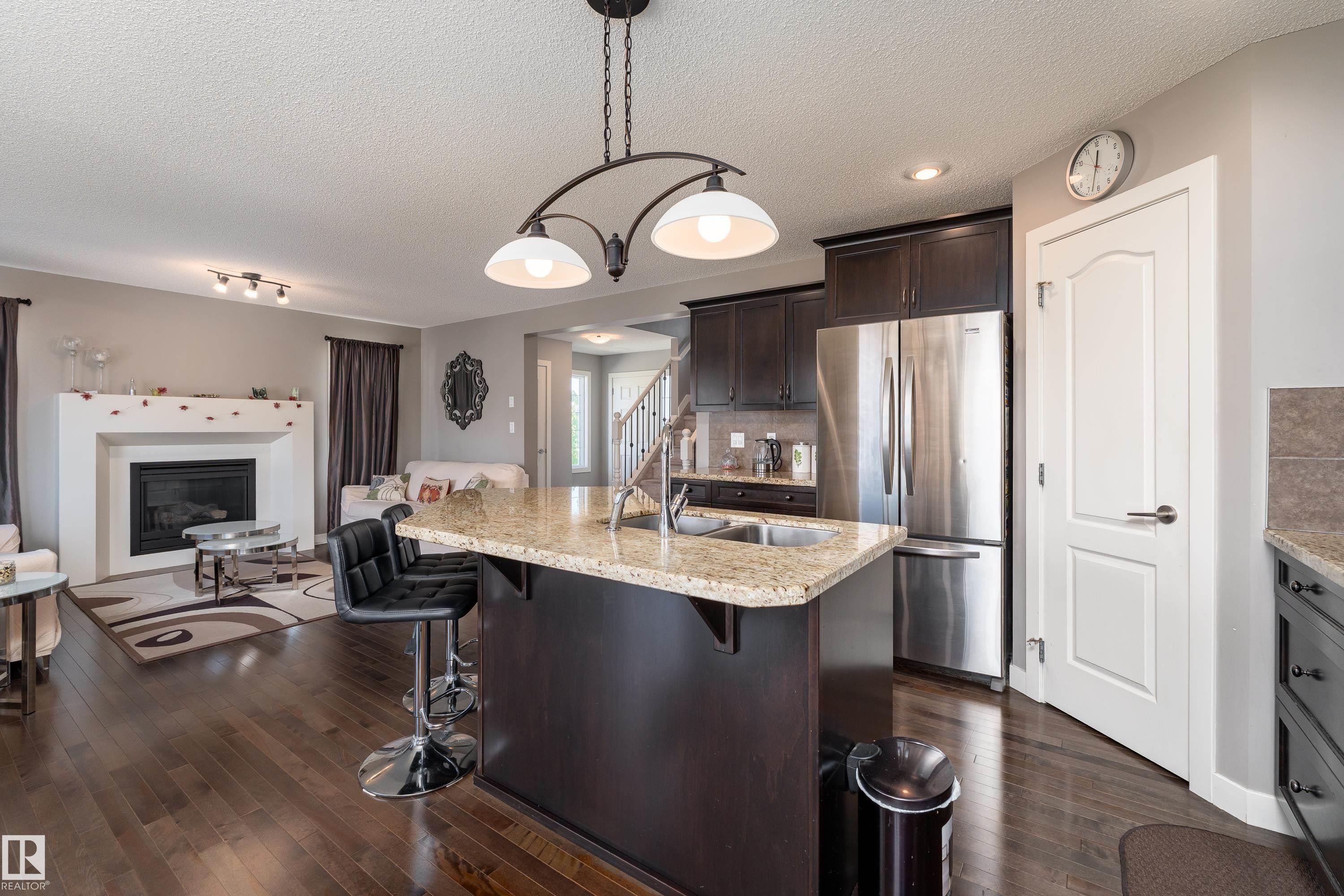512 59 Street Sw, Edmonton, AB - Indoor Photo Showing Kitchen With Stainless Steel Kitchen With Double Sink With Upgraded Kitchen
