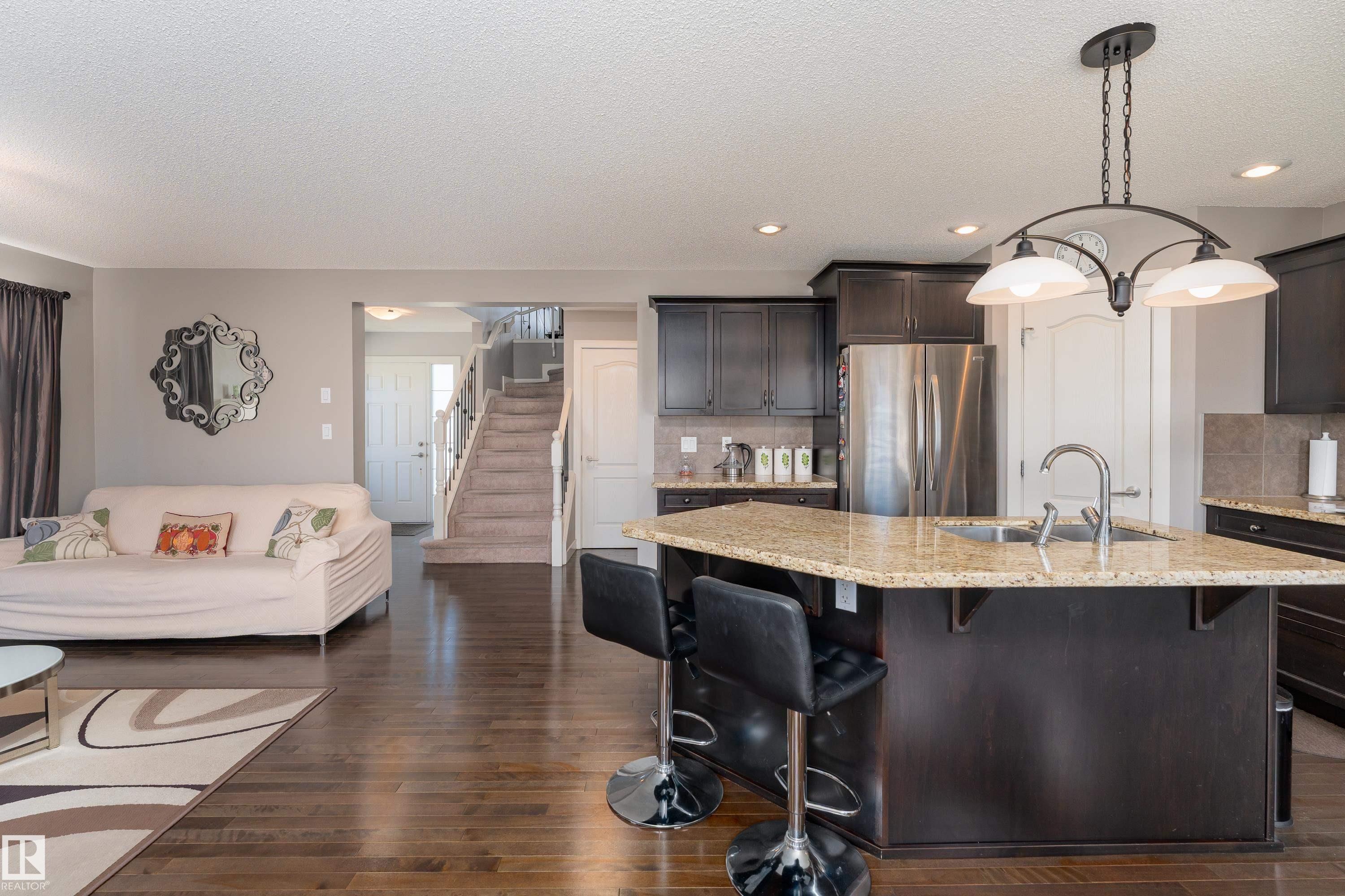 512 59 Street Sw, Edmonton, AB - Indoor Photo Showing Kitchen With Stainless Steel Kitchen With Upgraded Kitchen