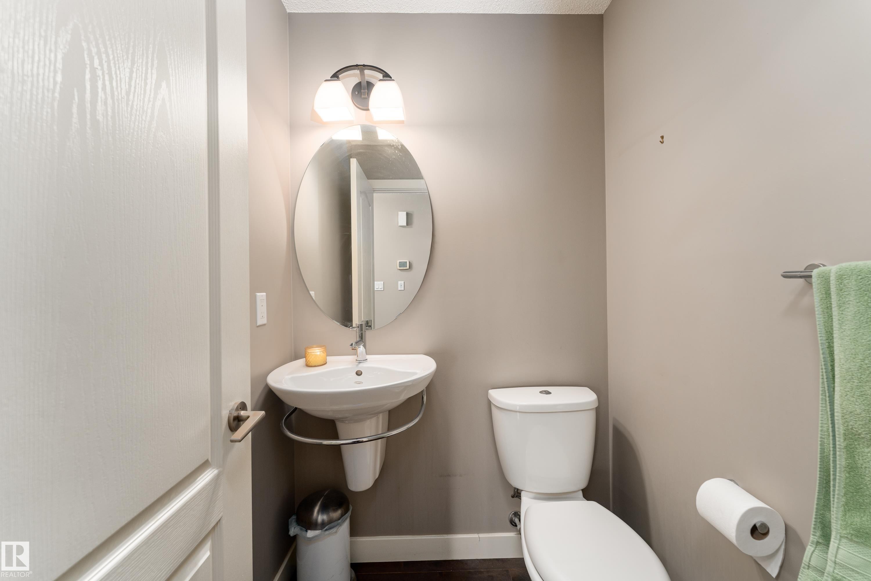 512 59 Street Sw, Edmonton, AB - Indoor Photo Showing Bathroom
