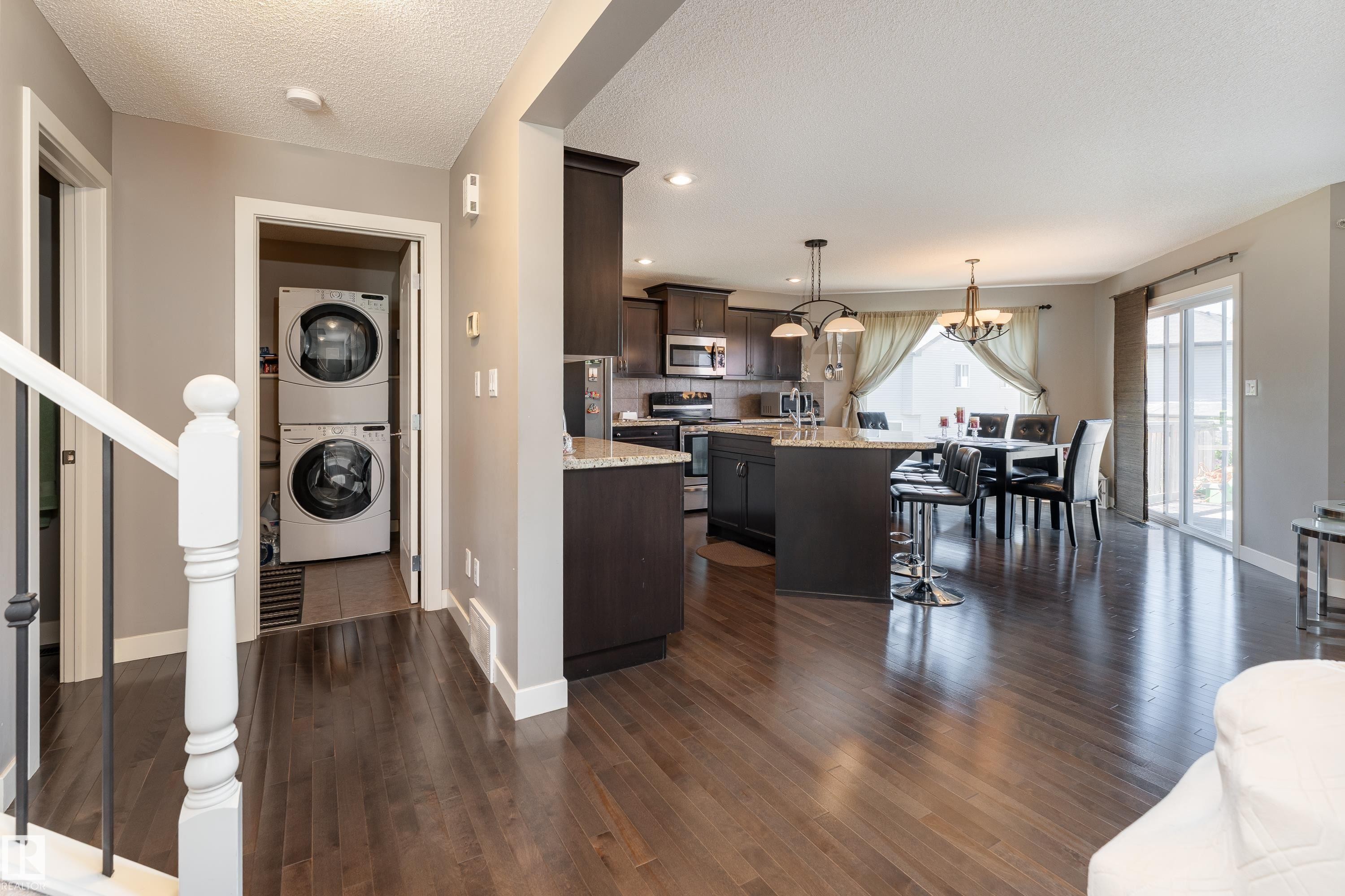 512 59 Street Sw, Edmonton, AB - Indoor