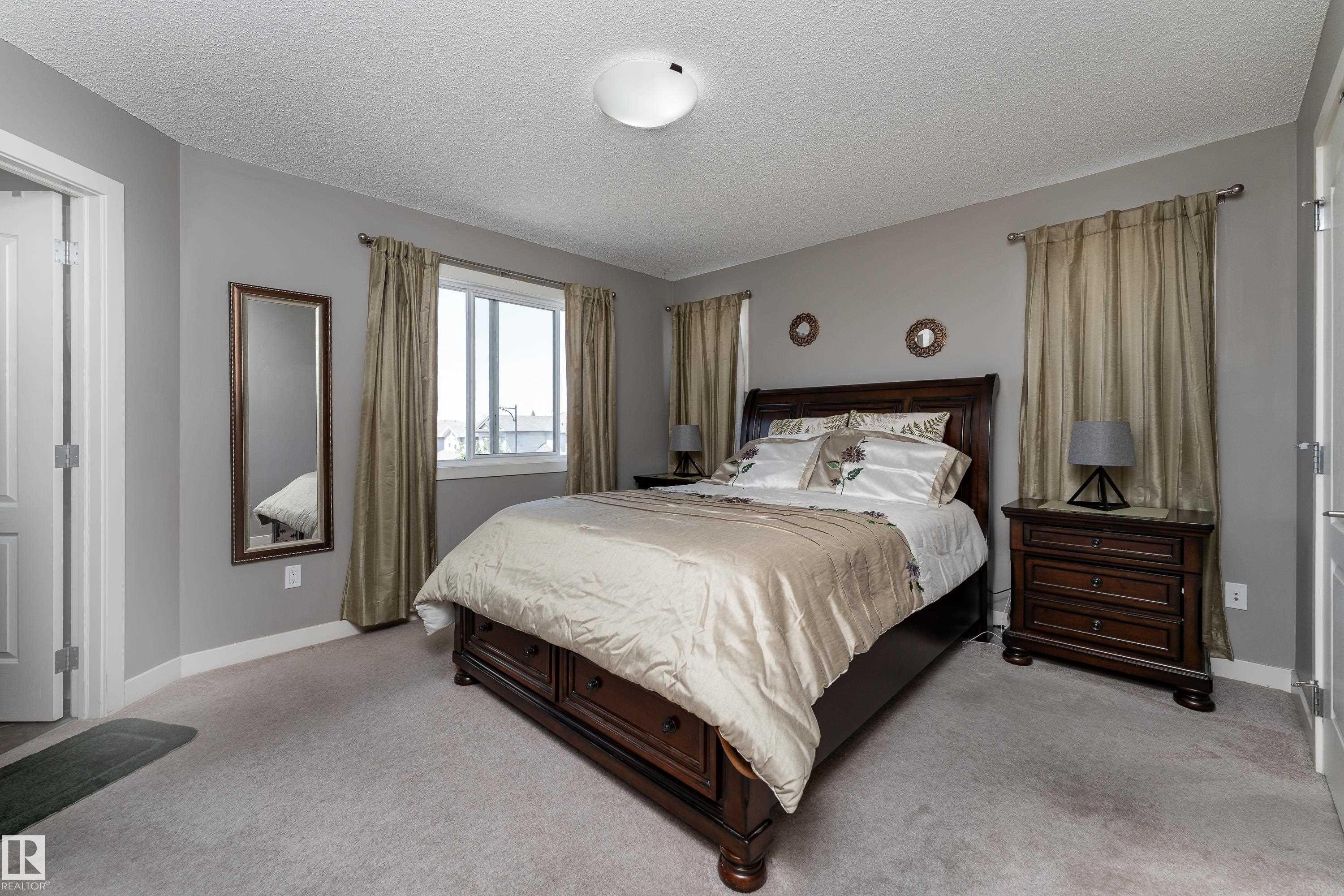 512 59 Street Sw, Edmonton, AB - Indoor Photo Showing Bedroom