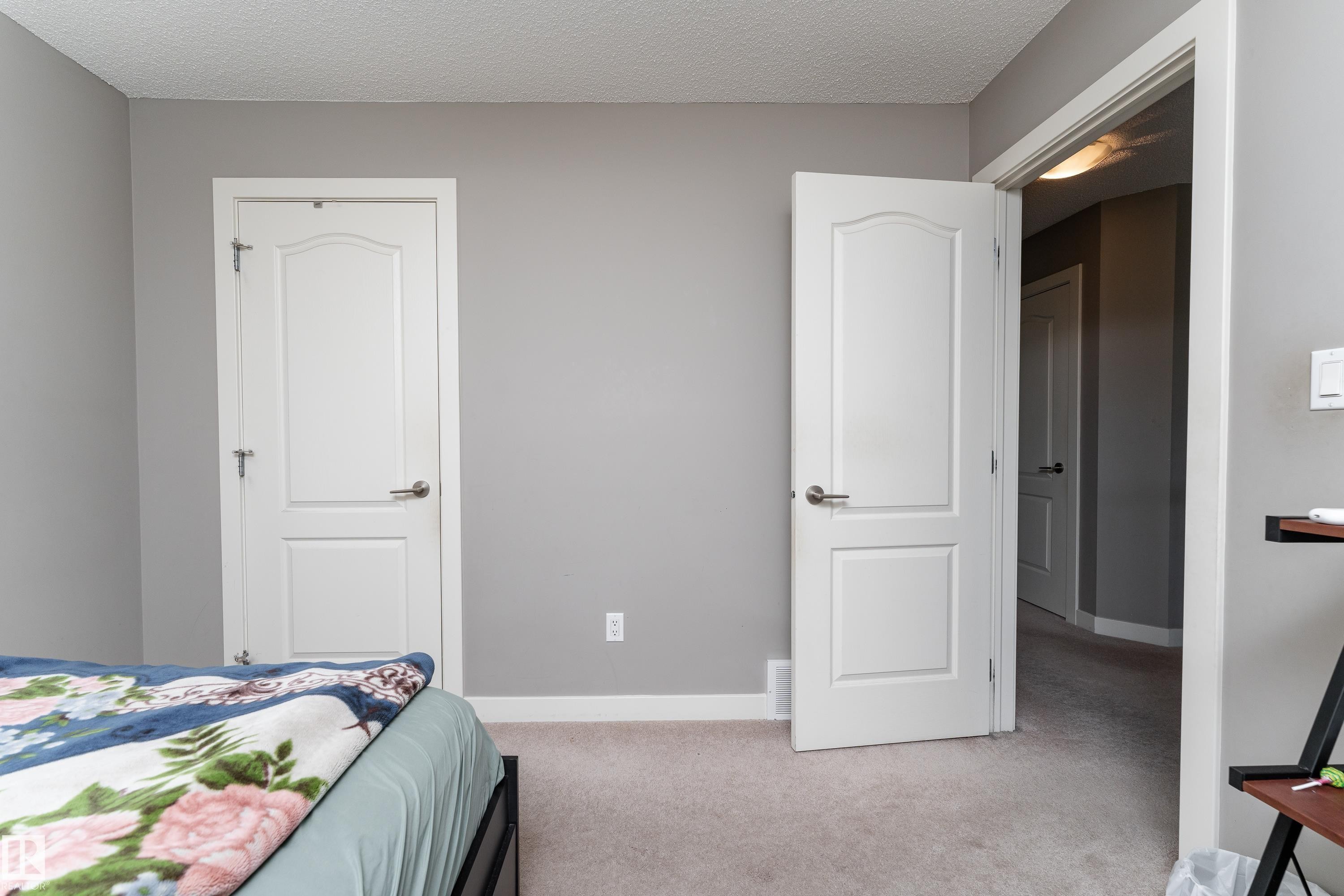 512 59 Street Sw, Edmonton, AB - Indoor Photo Showing Bedroom