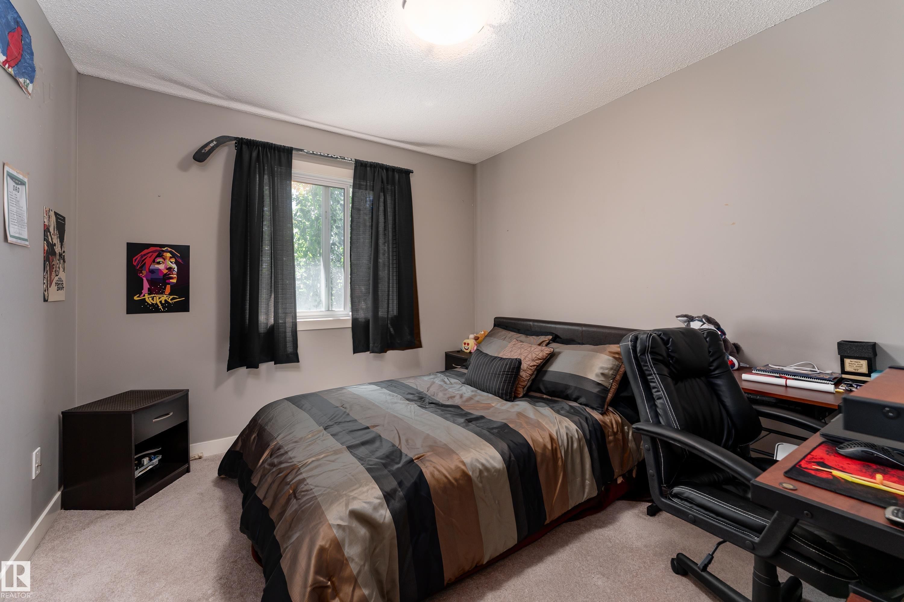 512 59 Street Sw, Edmonton, AB - Indoor Photo Showing Bedroom