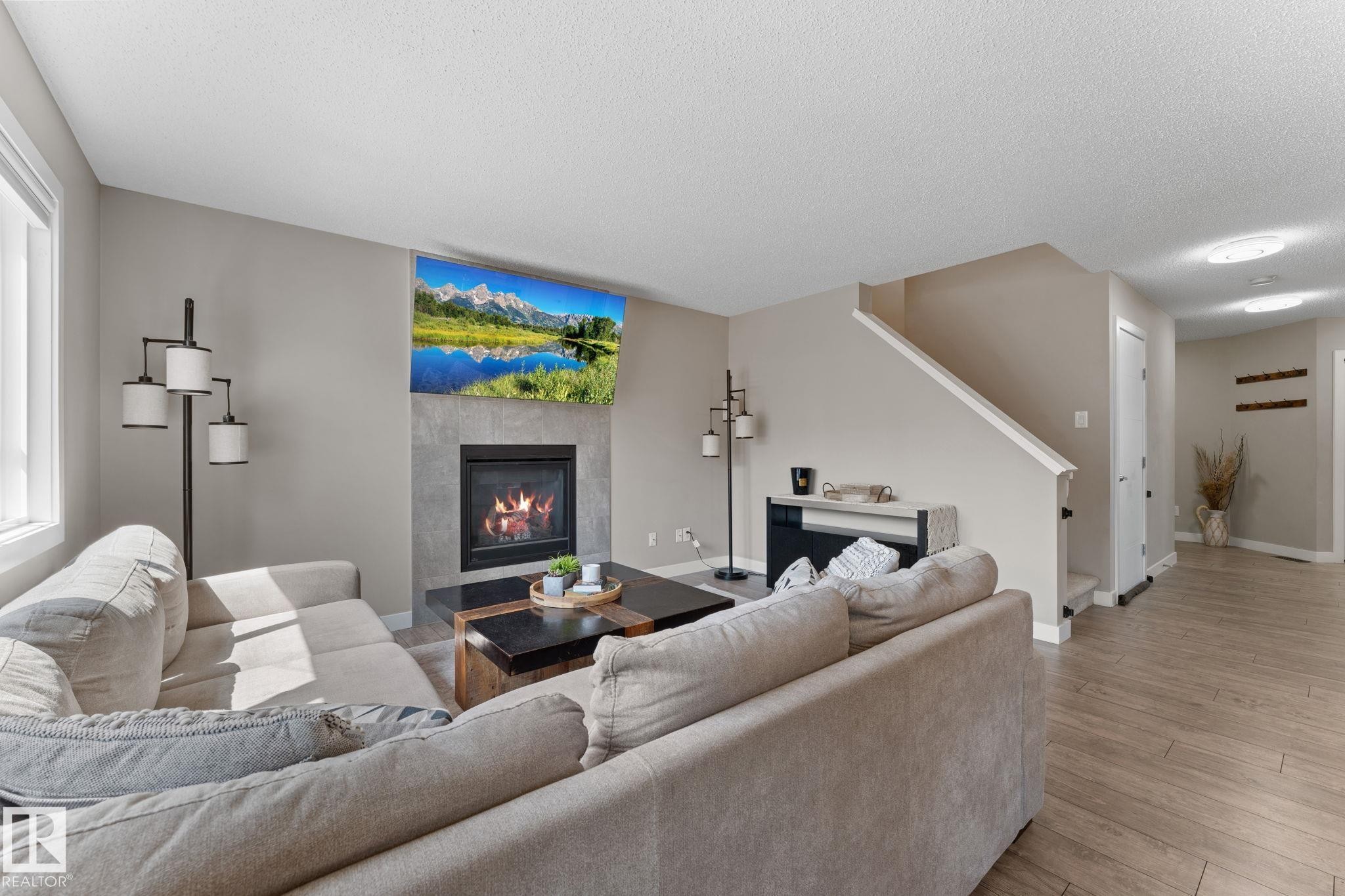 8005 Evans Crescent, Edmonton, AB