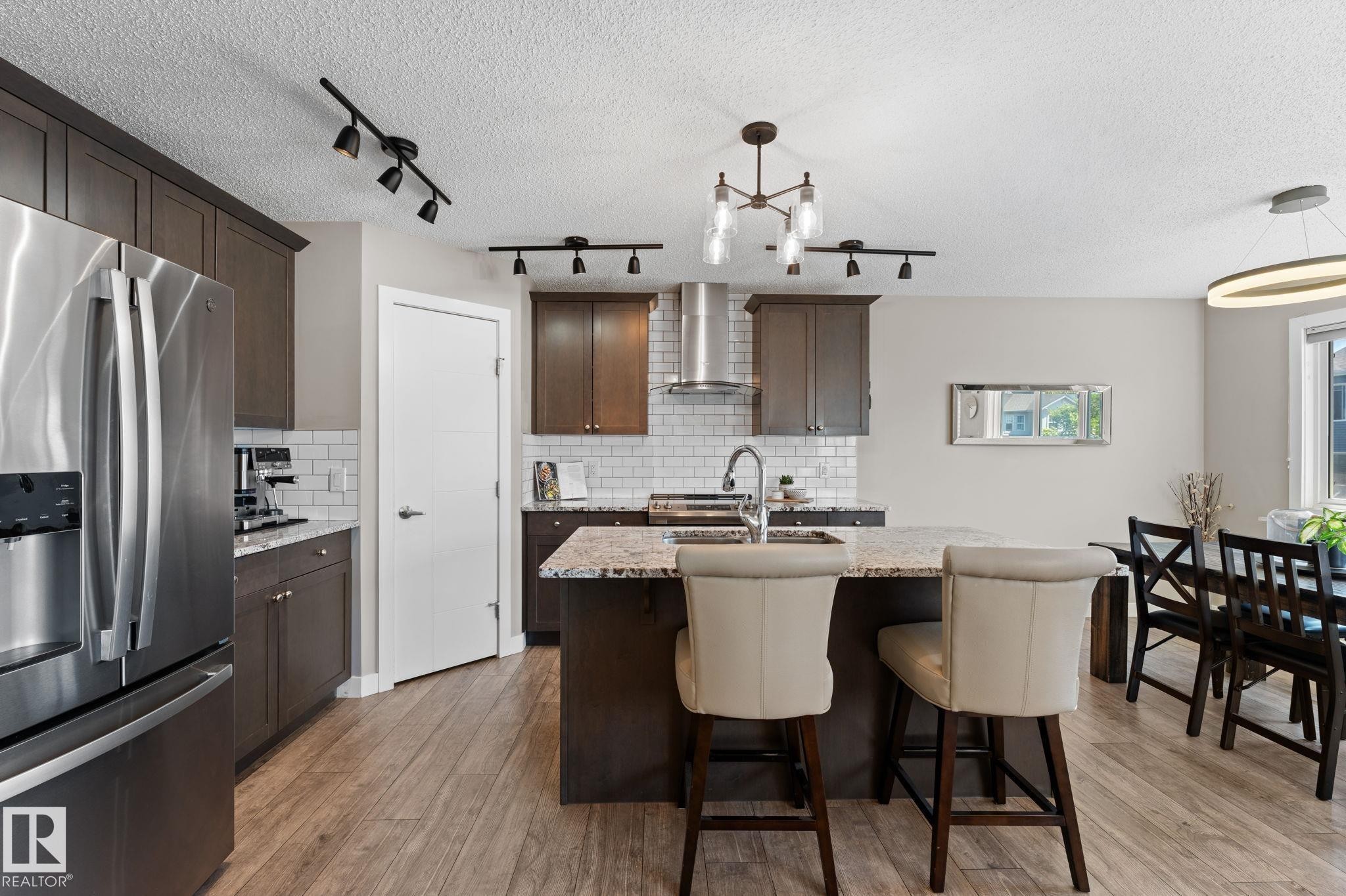 8005 Evans Crescent, Edmonton, AB