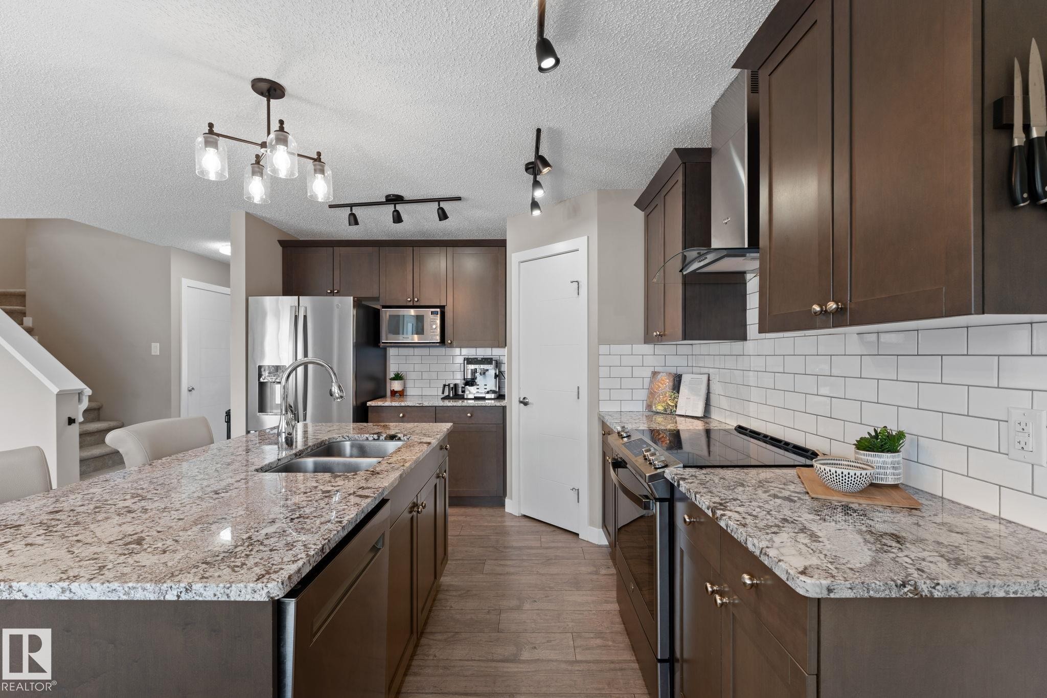 8005 Evans Crescent, Edmonton, AB