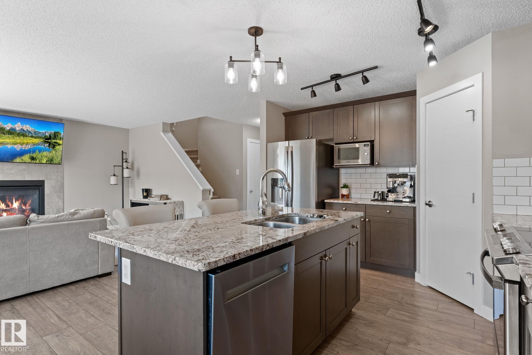 8005 Evans Crescent, Edmonton, AB