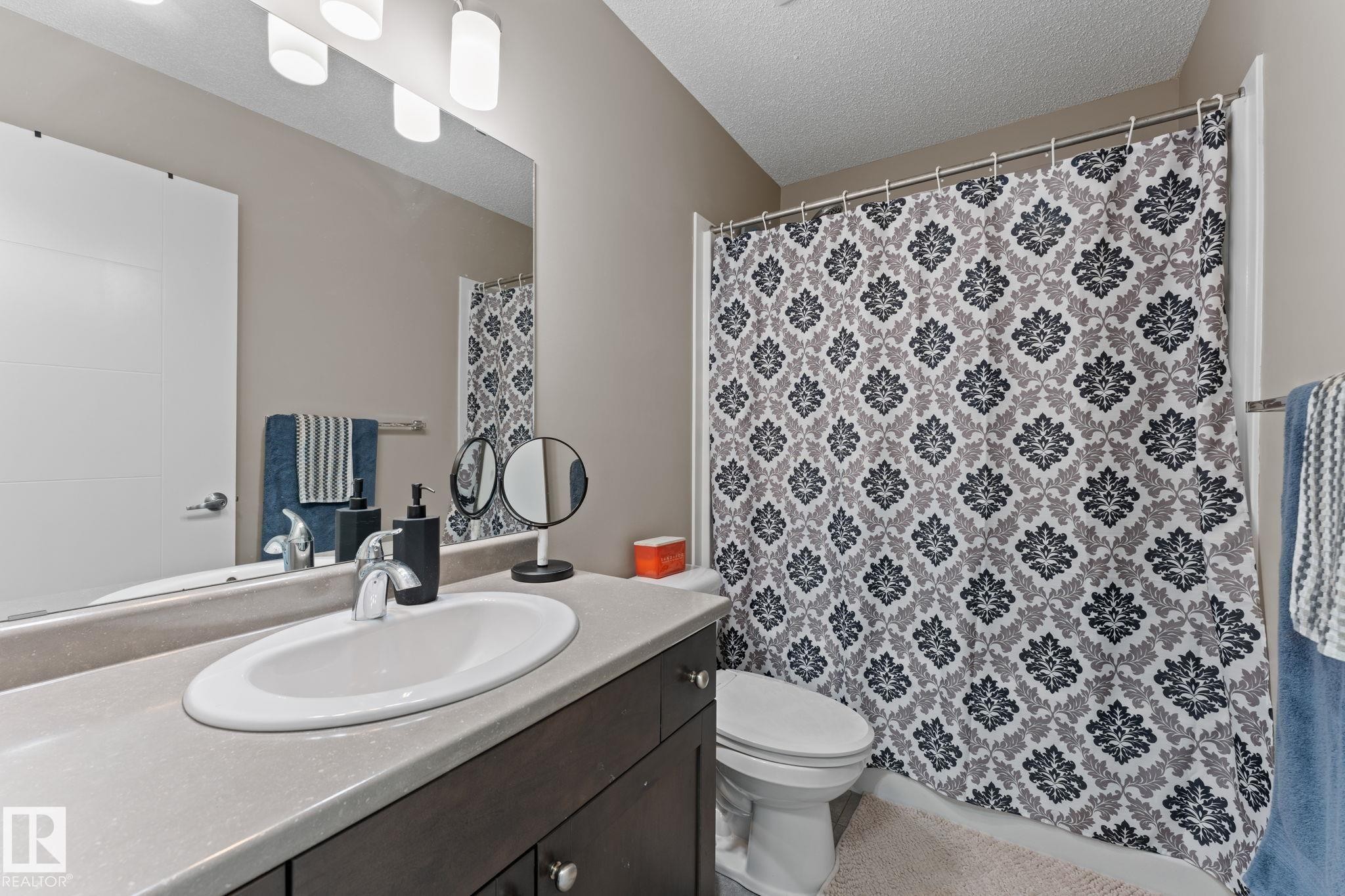 8005 Evans Crescent, Edmonton, AB