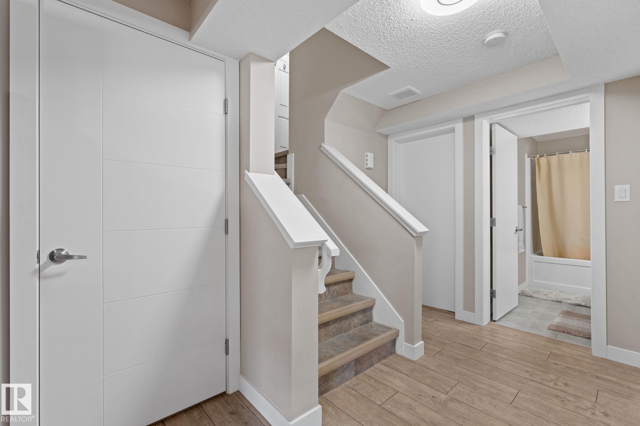 8005 Evans Crescent, Edmonton, AB