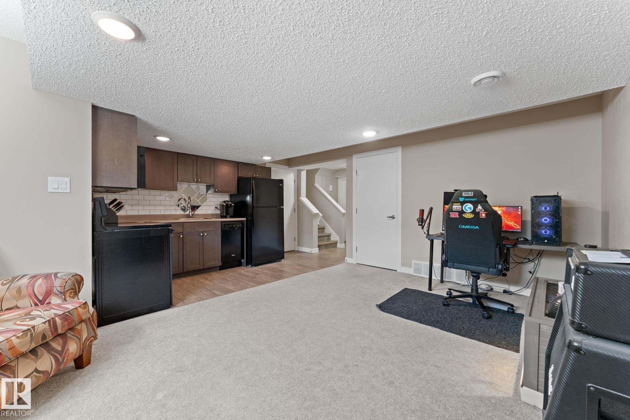 8005 Evans Crescent, Edmonton, AB