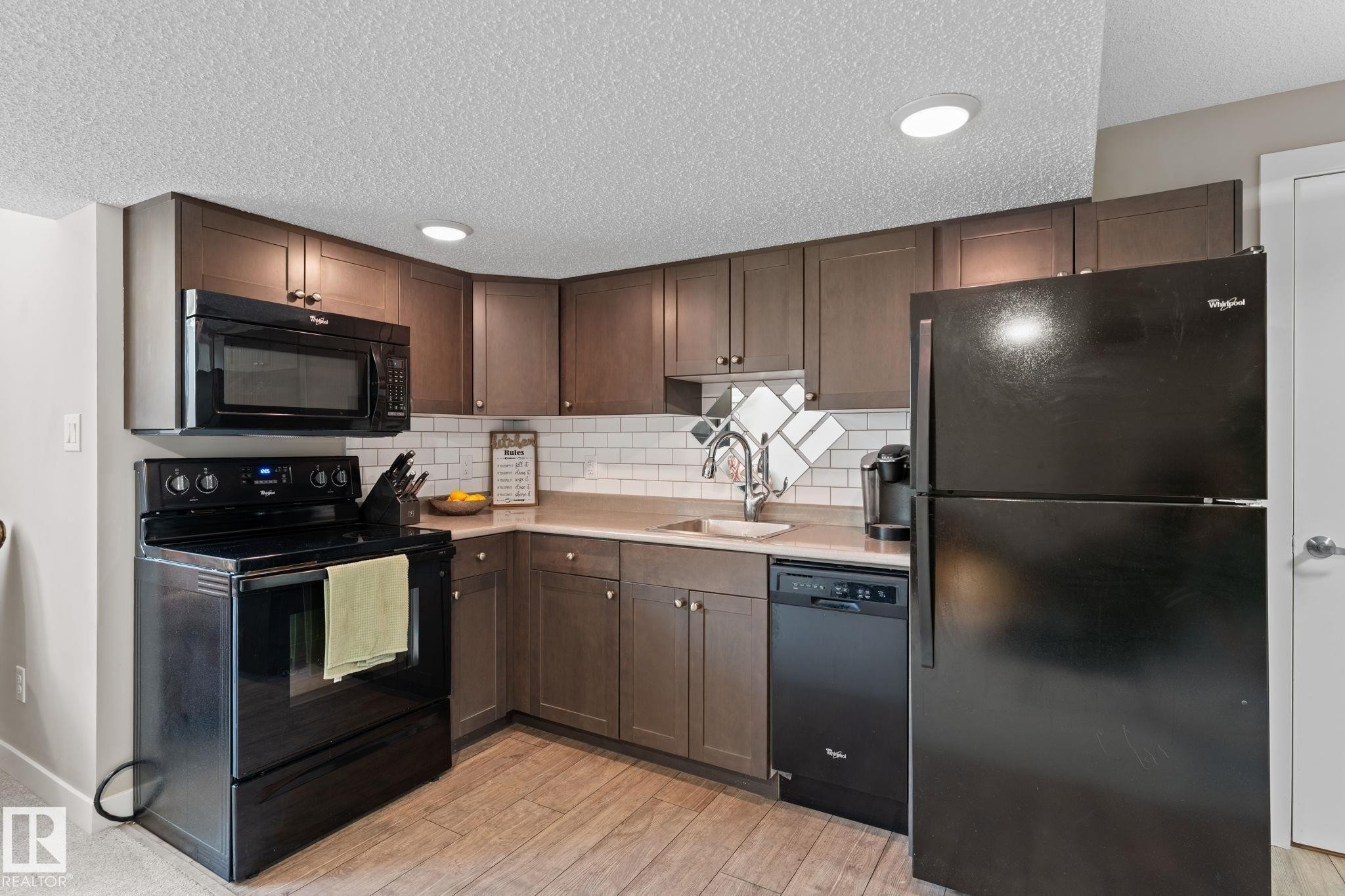 8005 Evans Crescent, Edmonton, AB