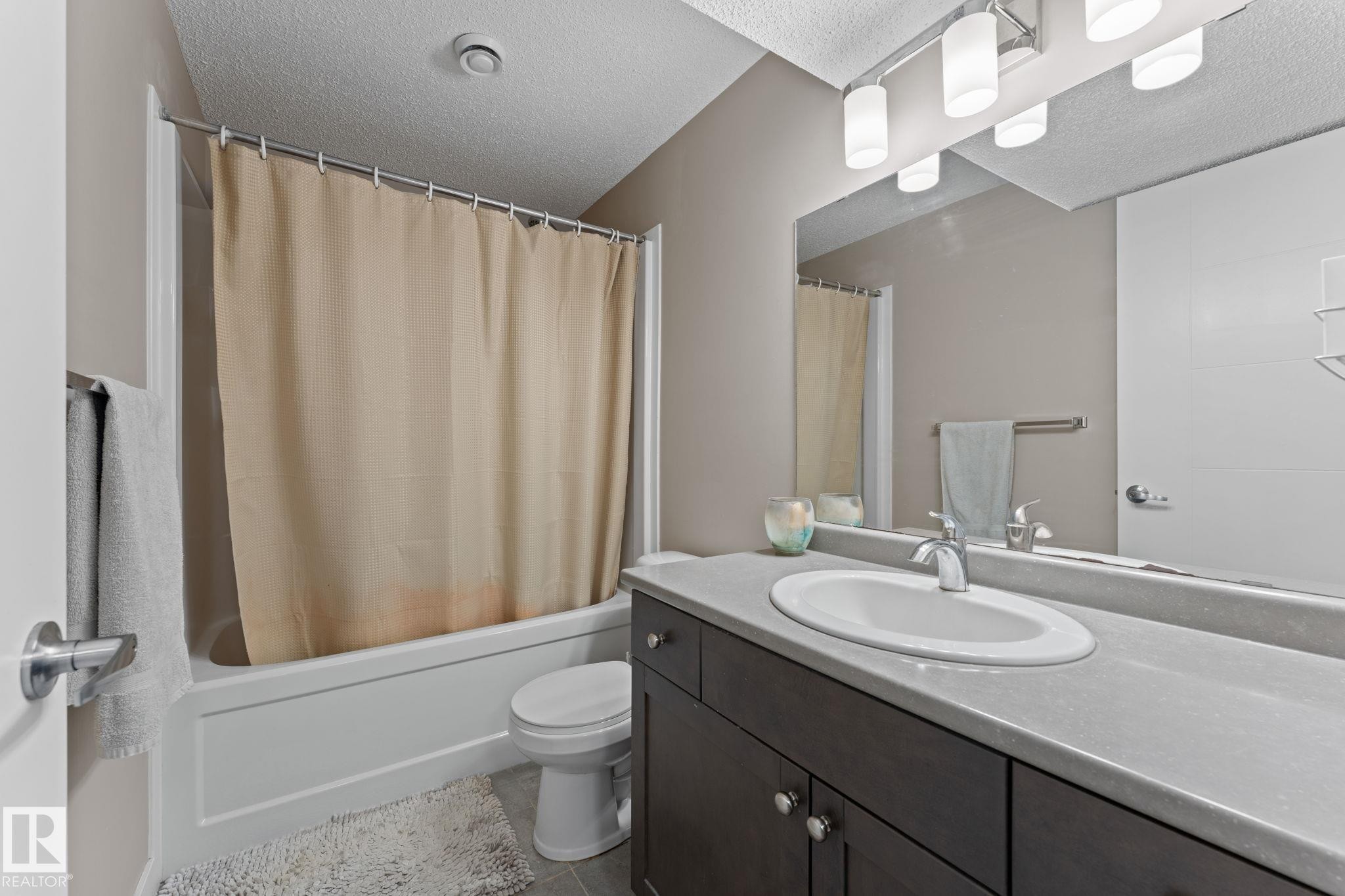 8005 Evans Crescent, Edmonton, AB