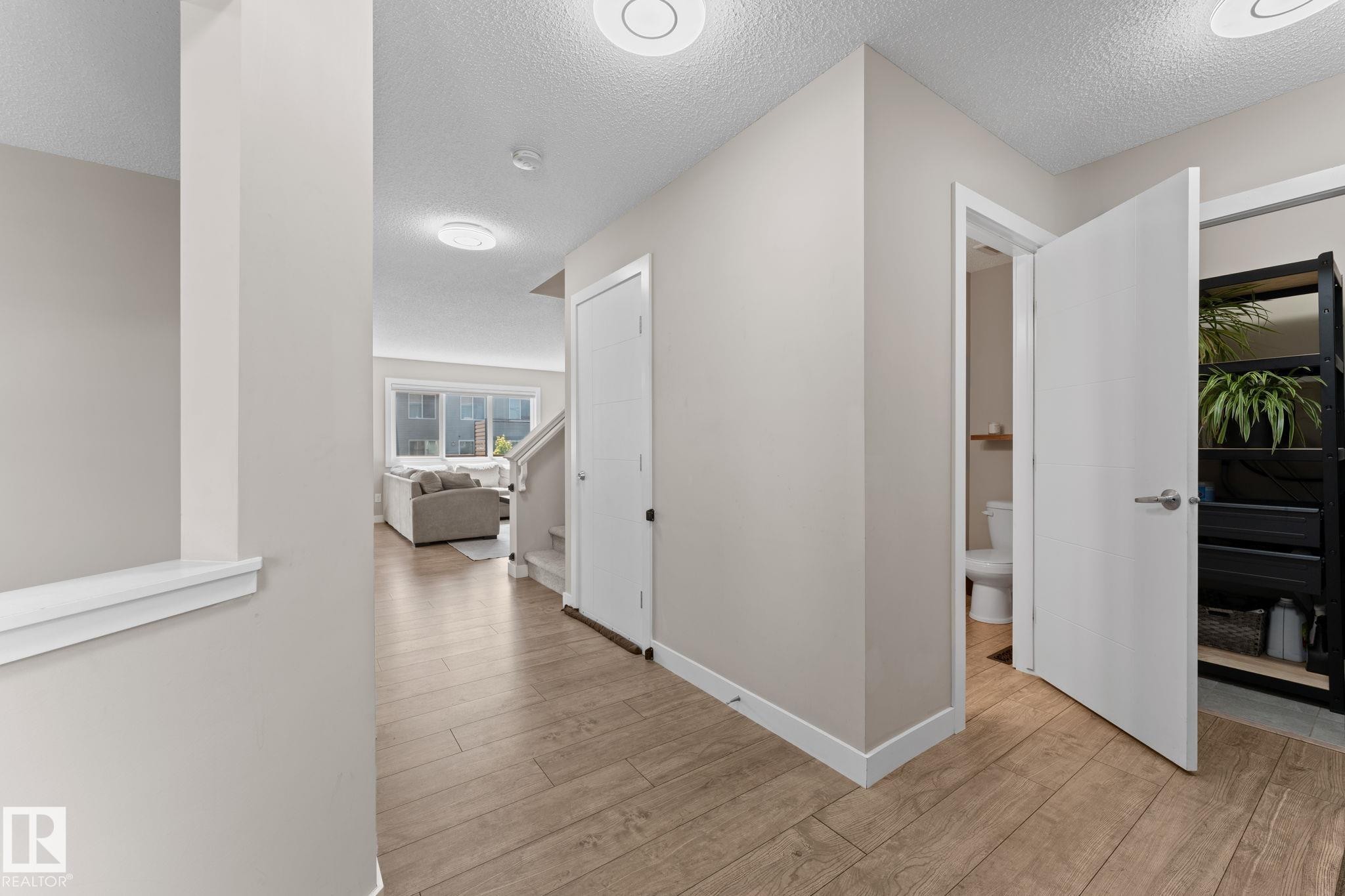 8005 Evans Crescent, Edmonton, AB