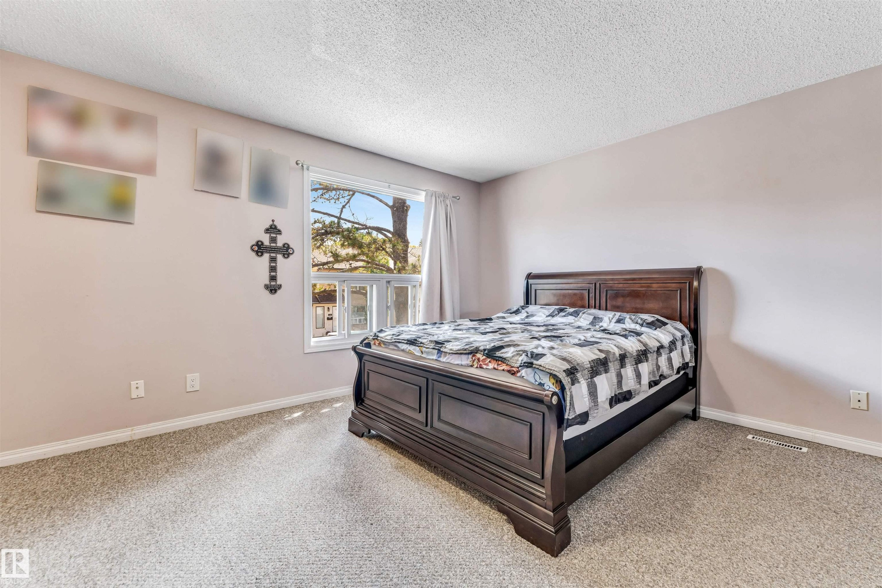 Neutral-toned walls complement plush carpeting - 24 1651 46 Street, Edmonton, AB