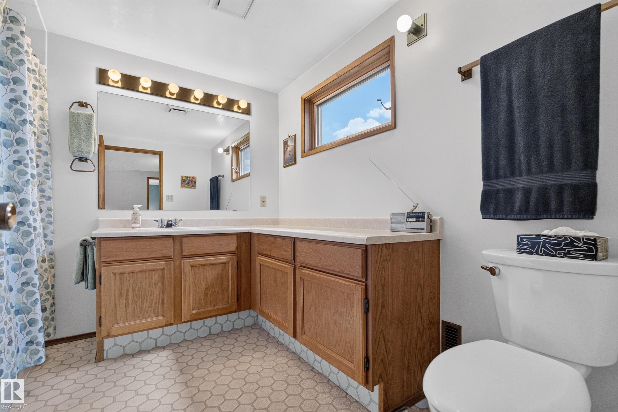 11331 75 Avenue, Edmonton, AB