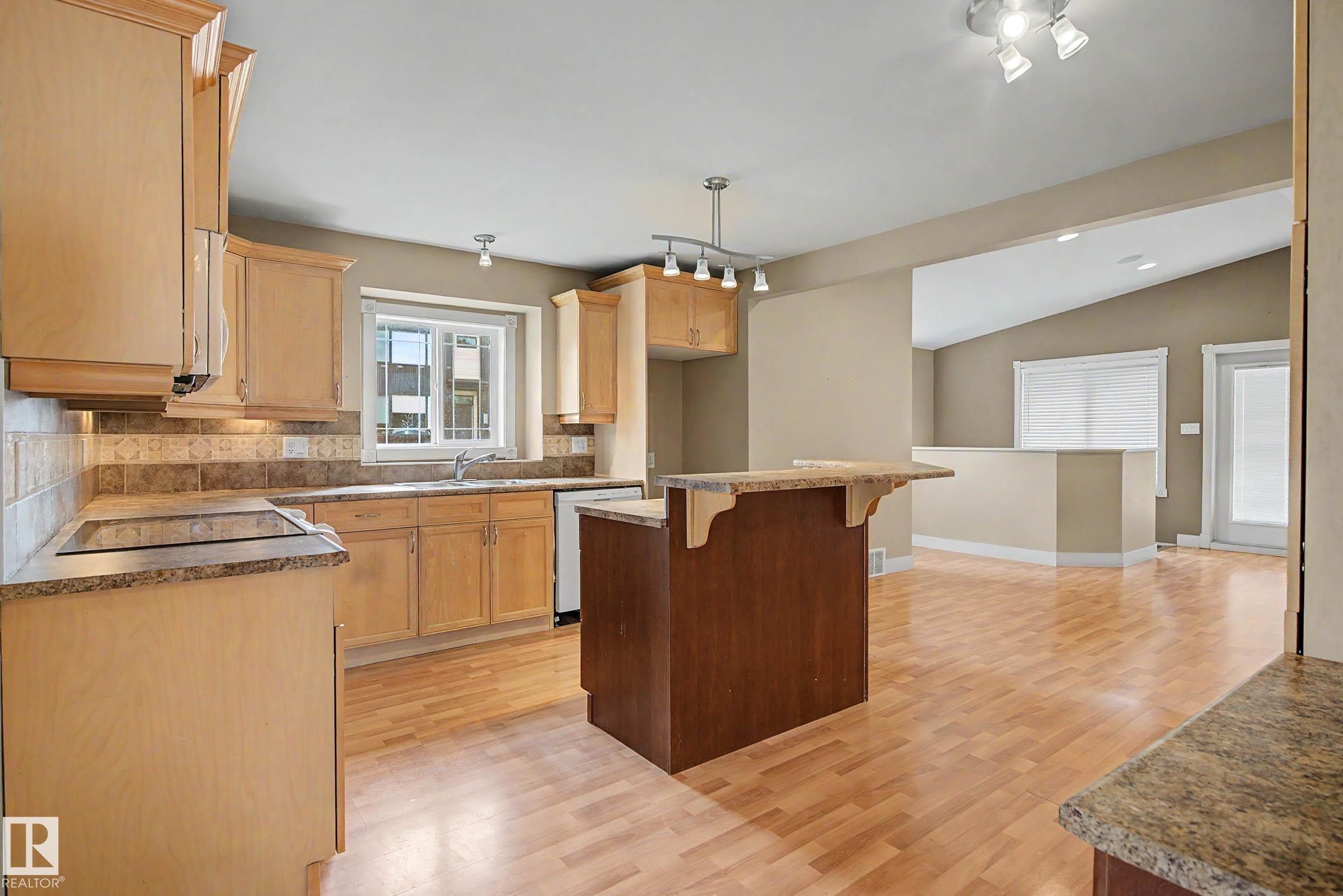 9402 153 Street Nw, Edmonton, AB