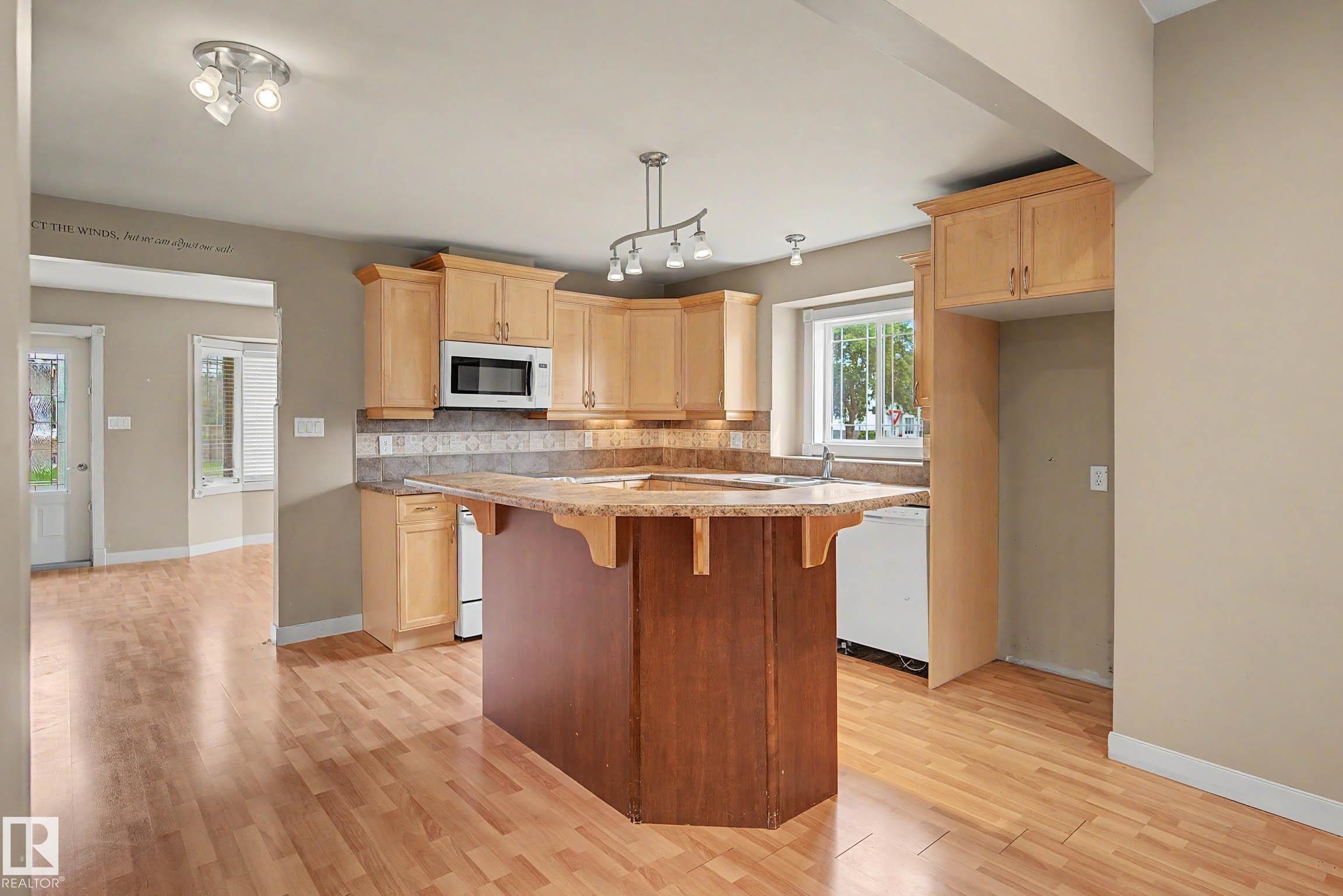 9402 153 Street Nw, Edmonton, AB