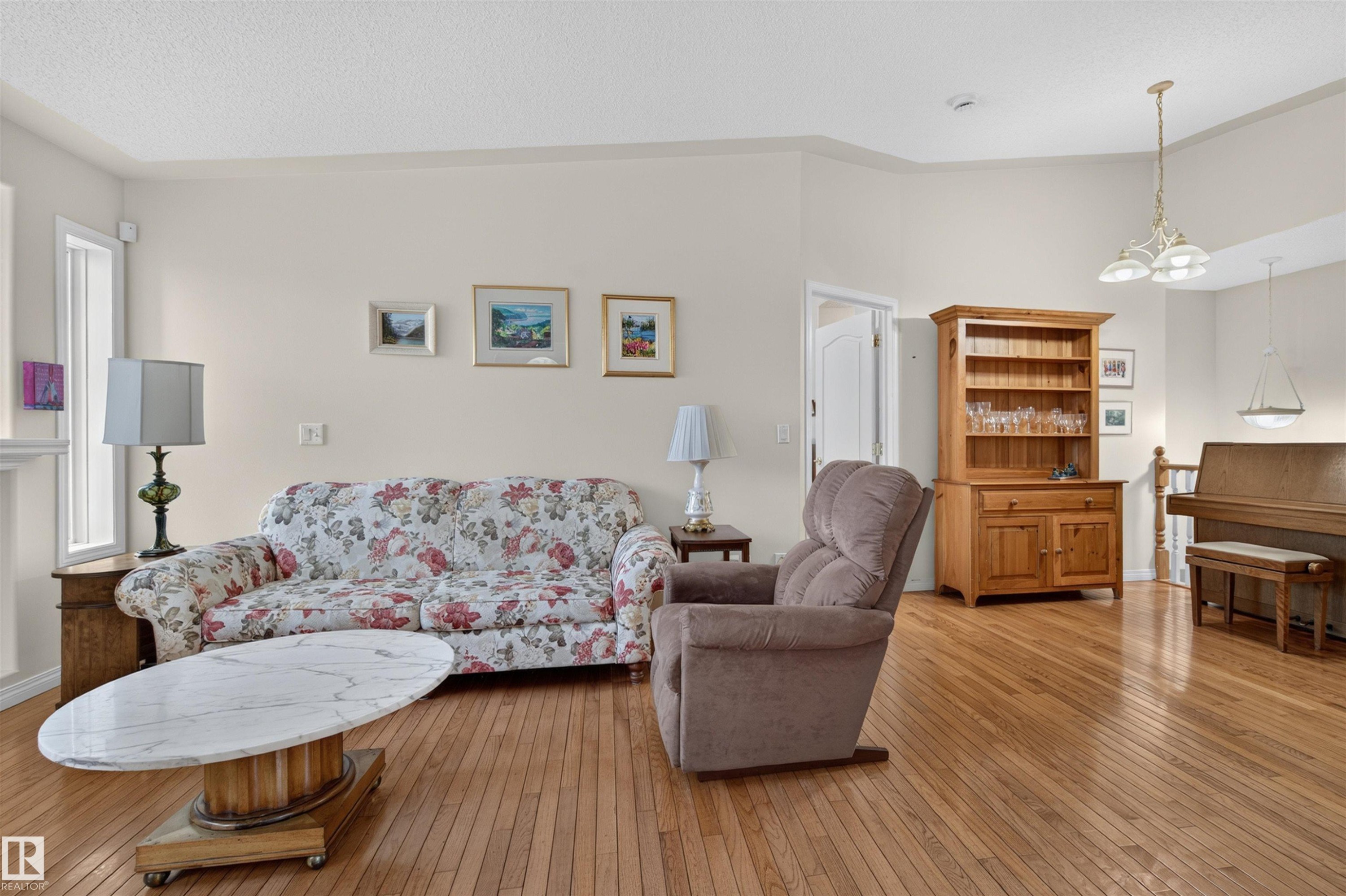 109 Falconer Crest, Edmonton, AB