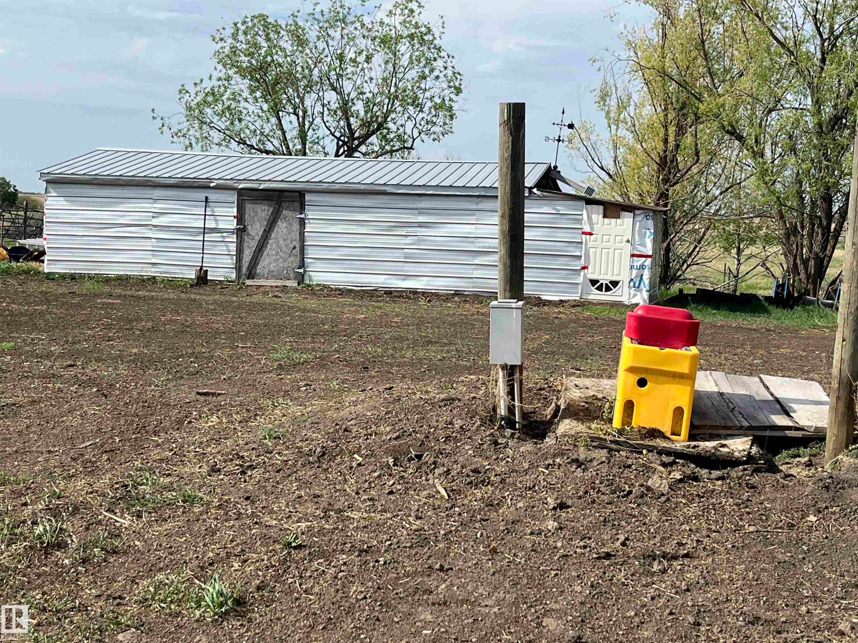 Ritchie Auto Waterer - 48028 Rr 133, Rural Beaver County, AB - Outdoor