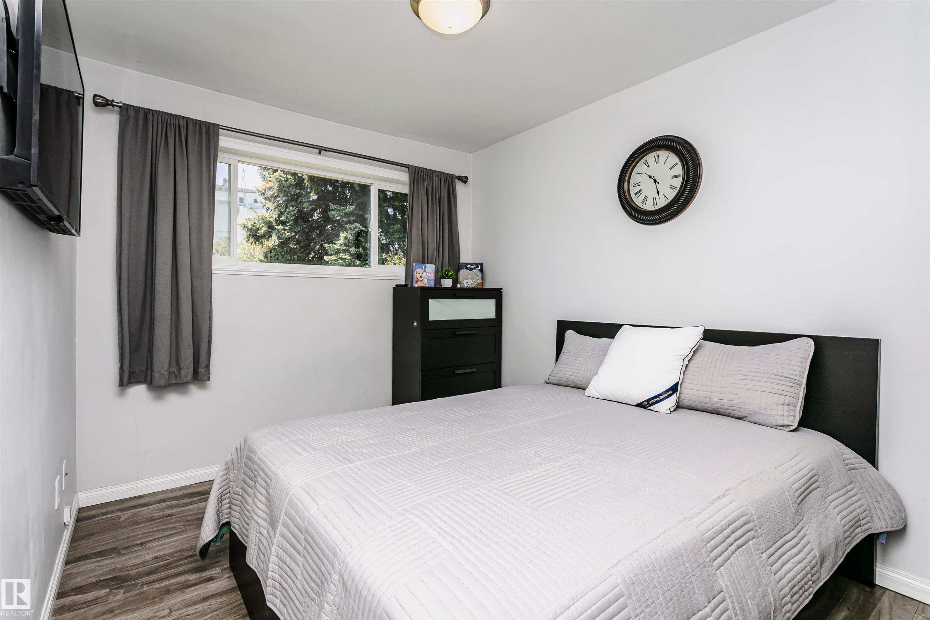 13104 128 Avenue Nw, Edmonton, AB - Indoor Photo Showing Bedroom