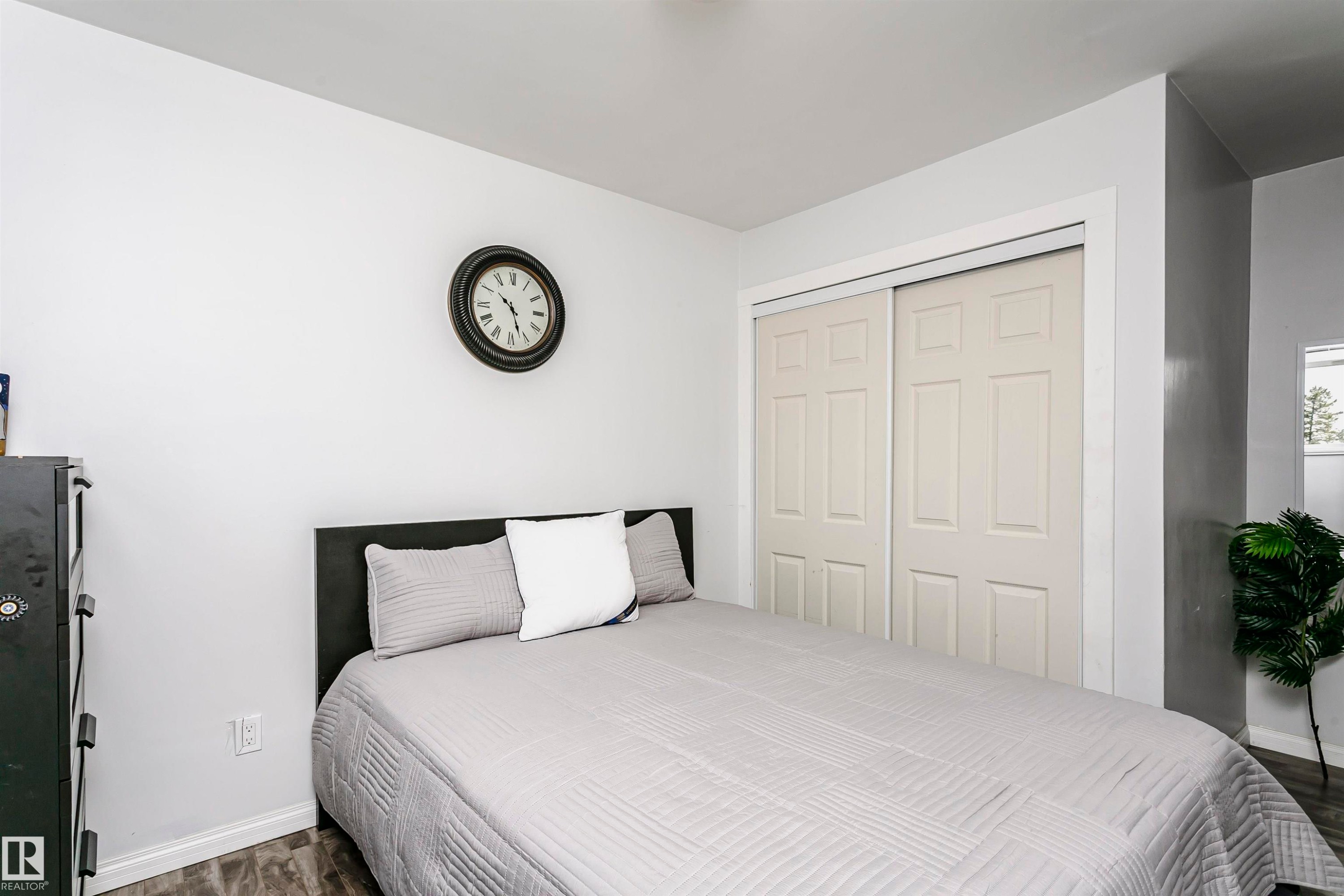 13104 128 Avenue Nw, Edmonton, AB - Indoor Photo Showing Bedroom