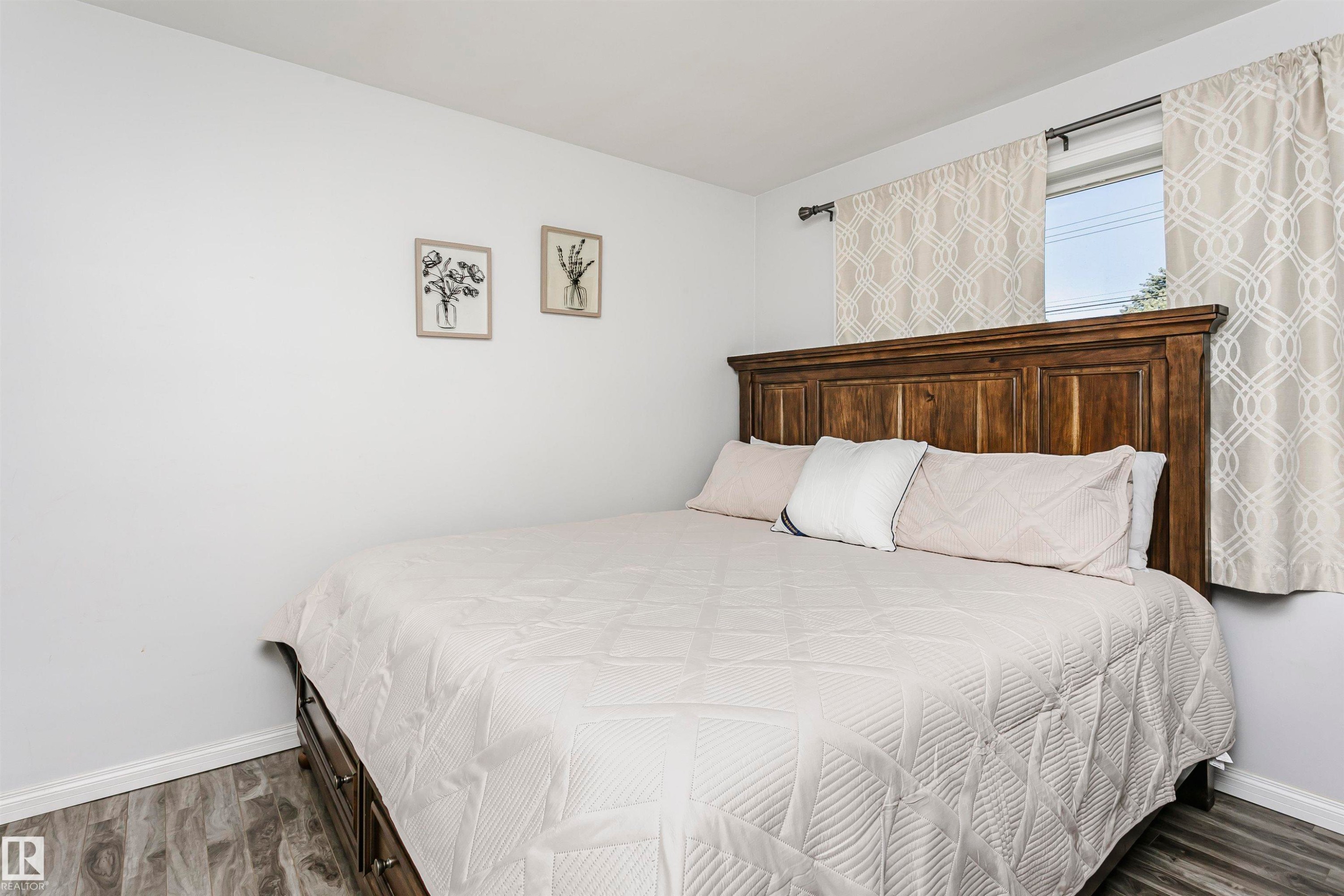 13104 128 Avenue Nw, Edmonton, AB - Indoor Photo Showing Bedroom