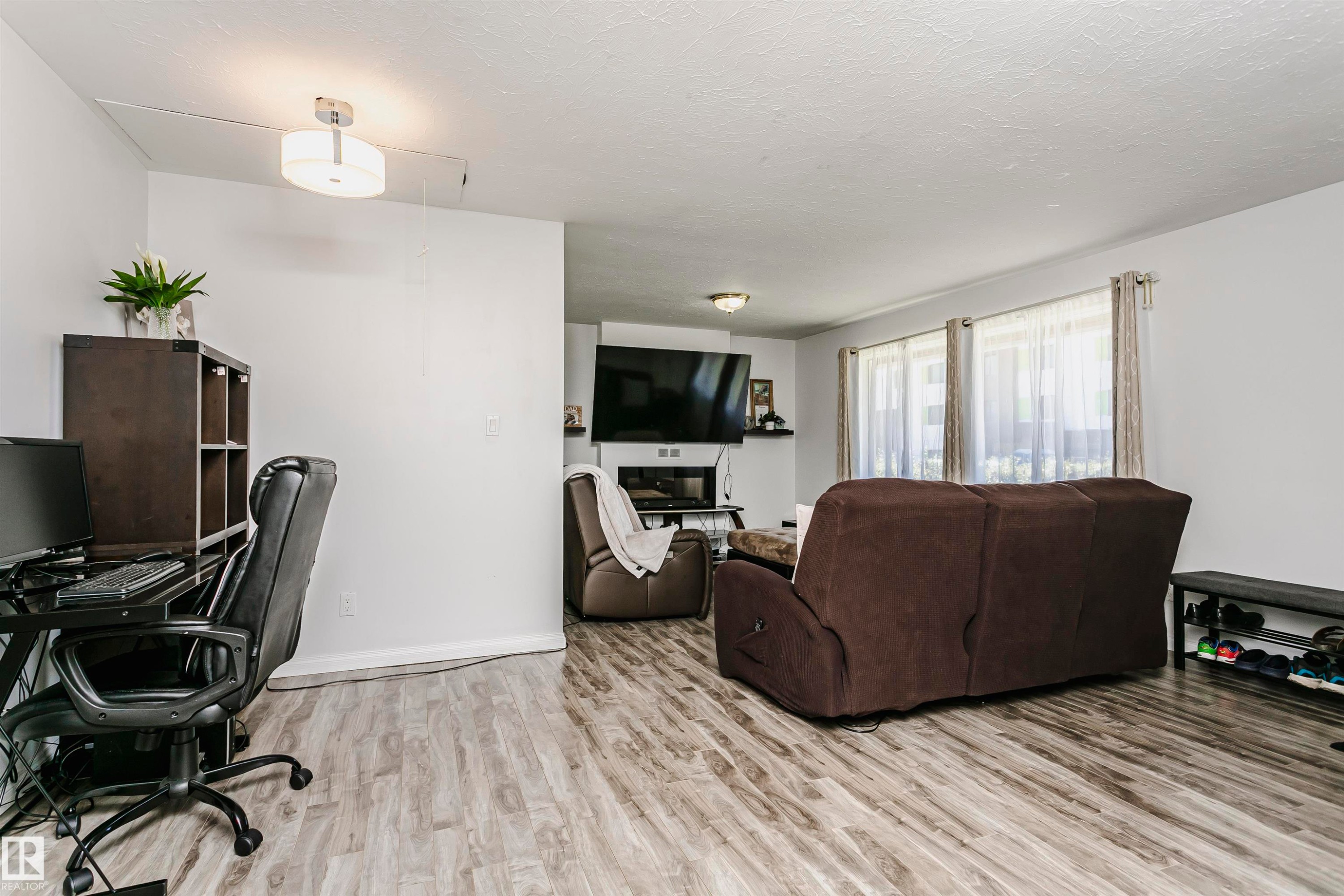 13104 128 Avenue Nw, Edmonton, AB - Indoor Photo Showing Office
