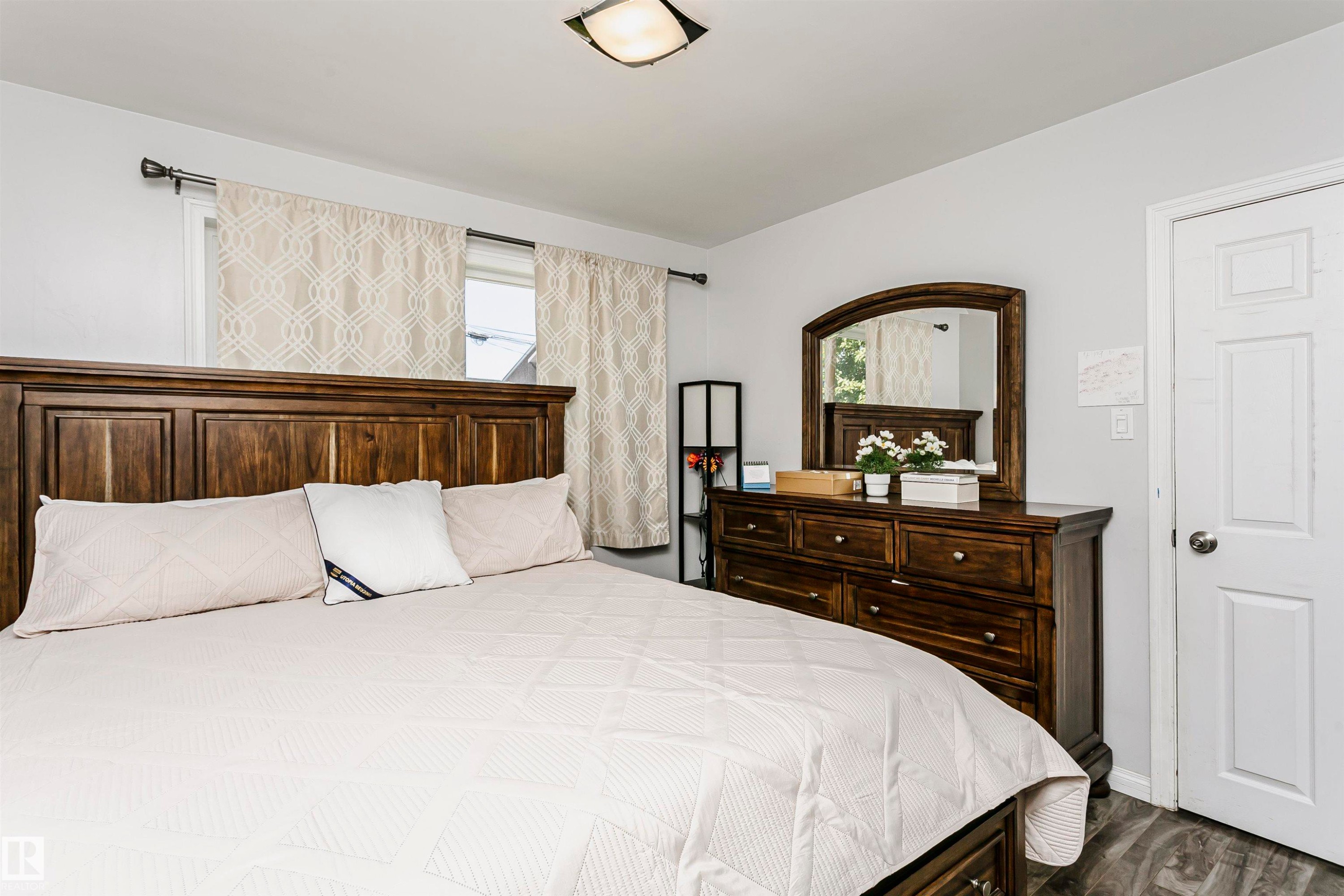 13104 128 Avenue Nw, Edmonton, AB - Indoor Photo Showing Bedroom