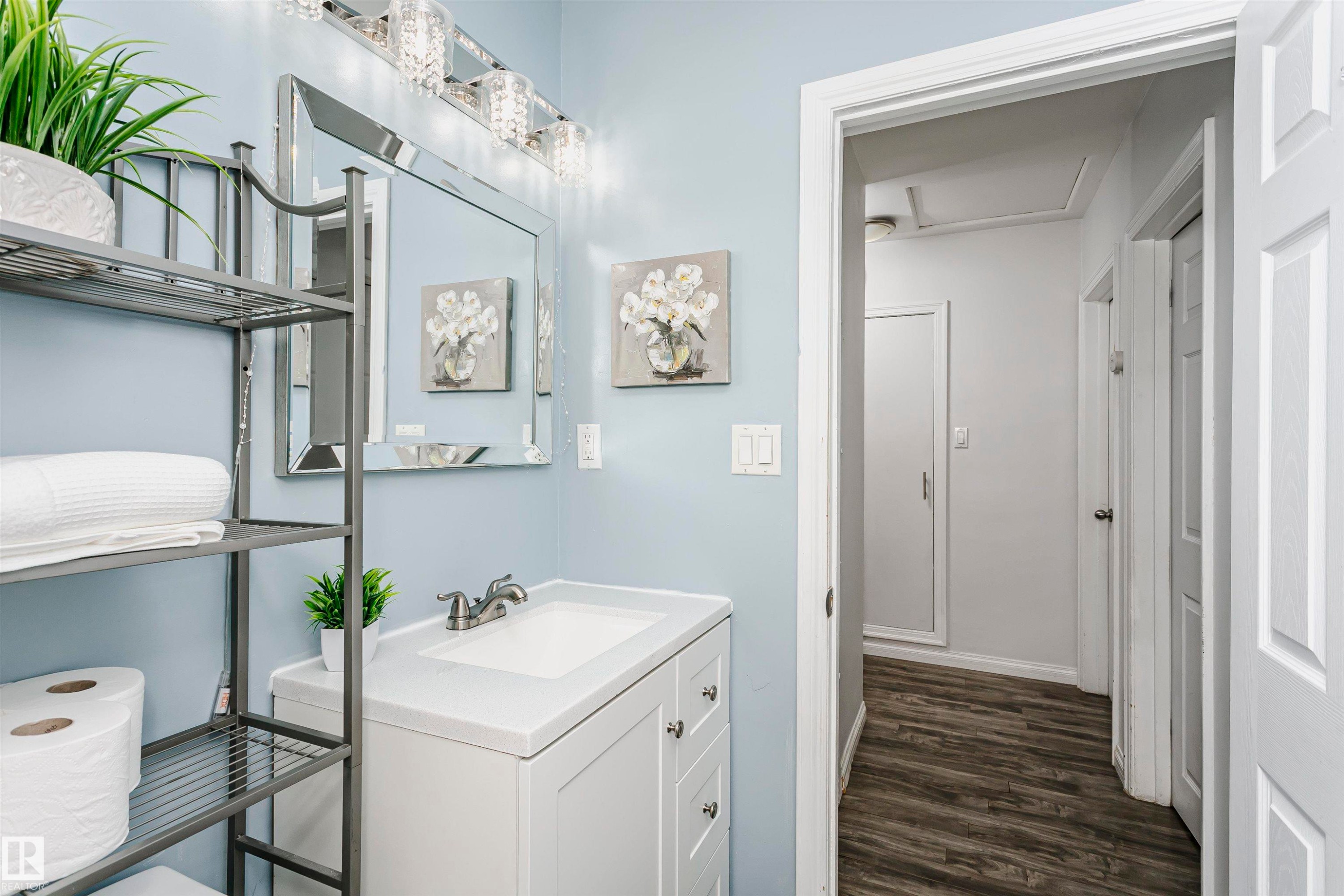 13104 128 Avenue Nw, Edmonton, AB - Indoor