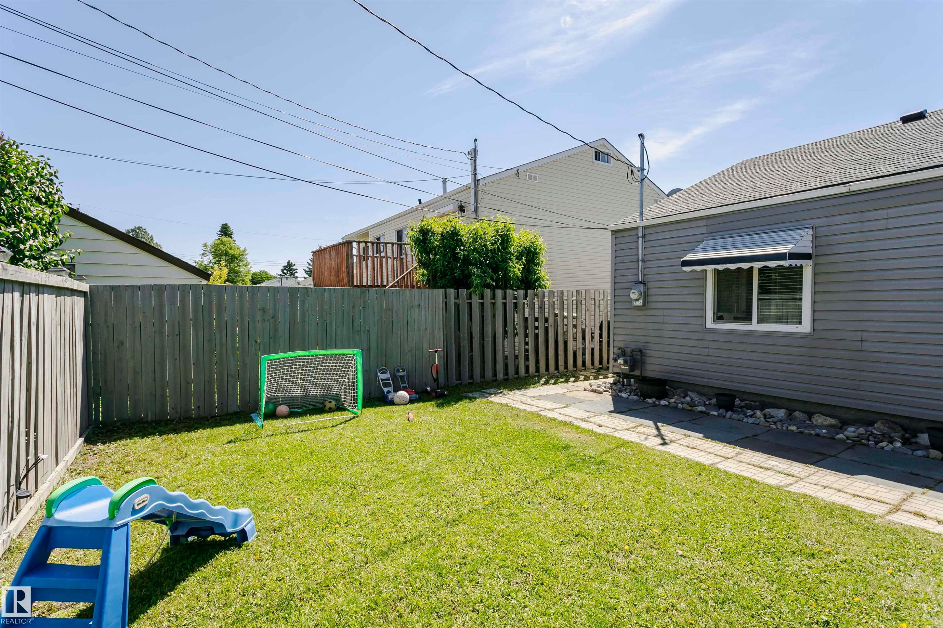 13104 128 Avenue Nw, Edmonton, AB - Outdoor