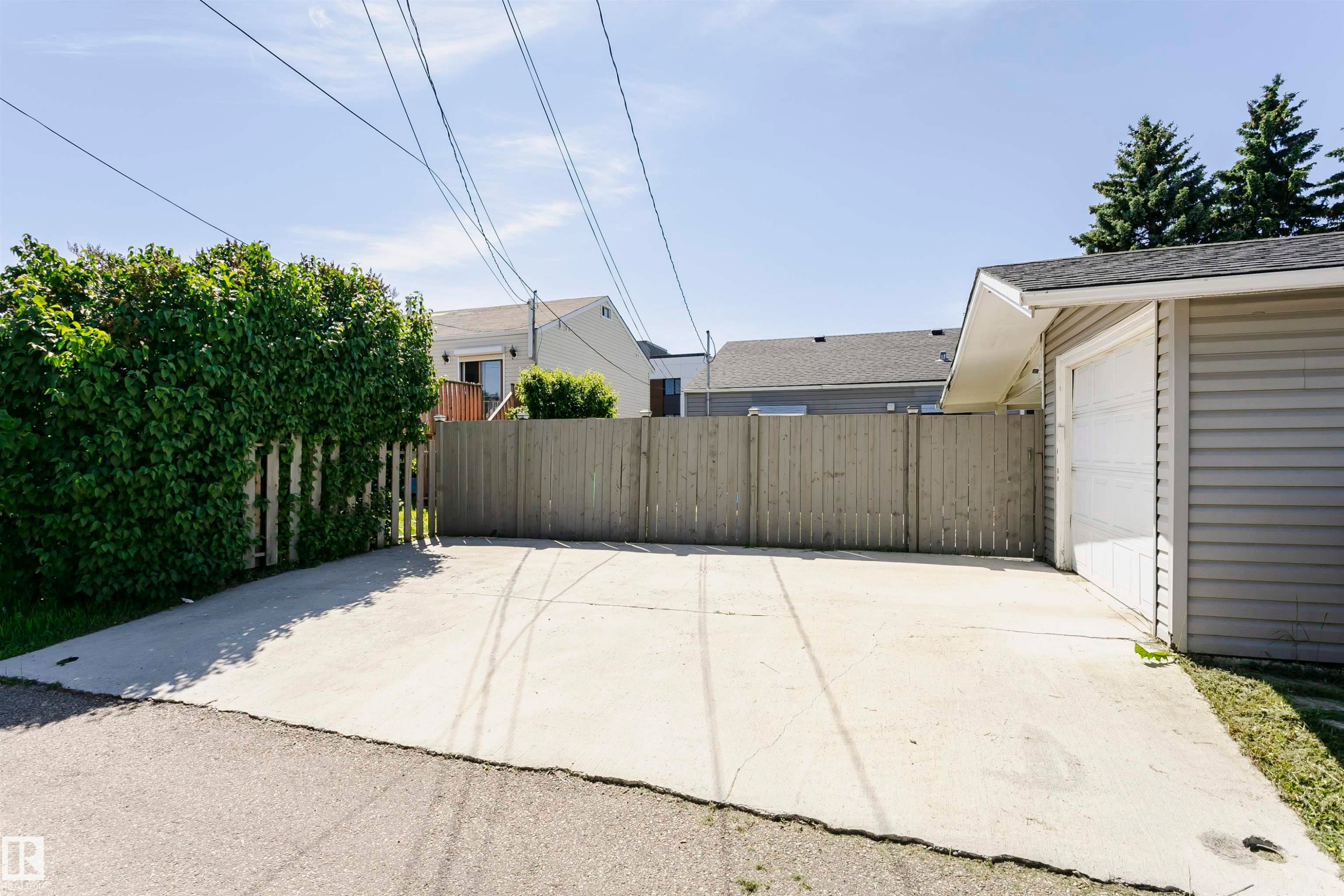 13104 128 Avenue Nw, Edmonton, AB - Outdoor