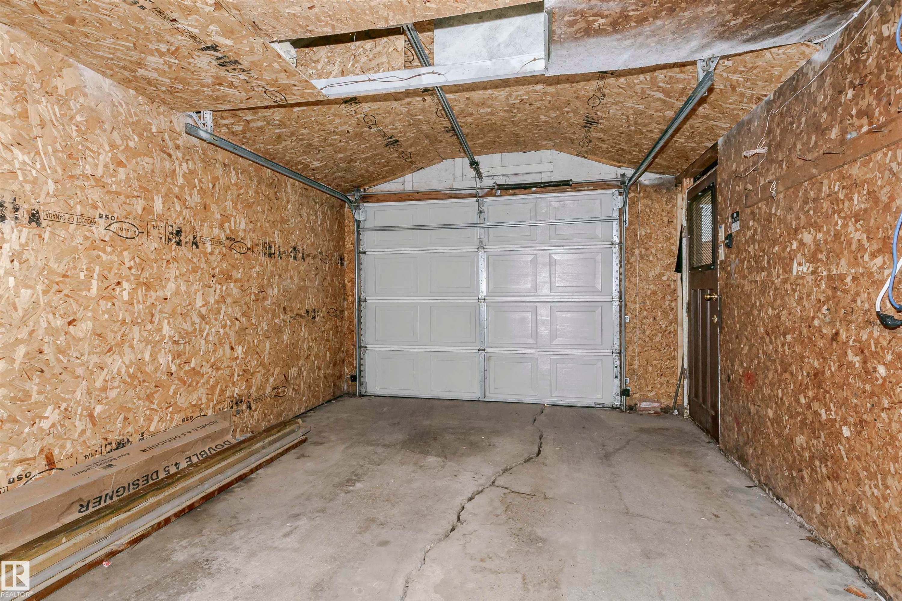 13104 128 Avenue Nw, Edmonton, AB - Indoor Photo Showing Garage