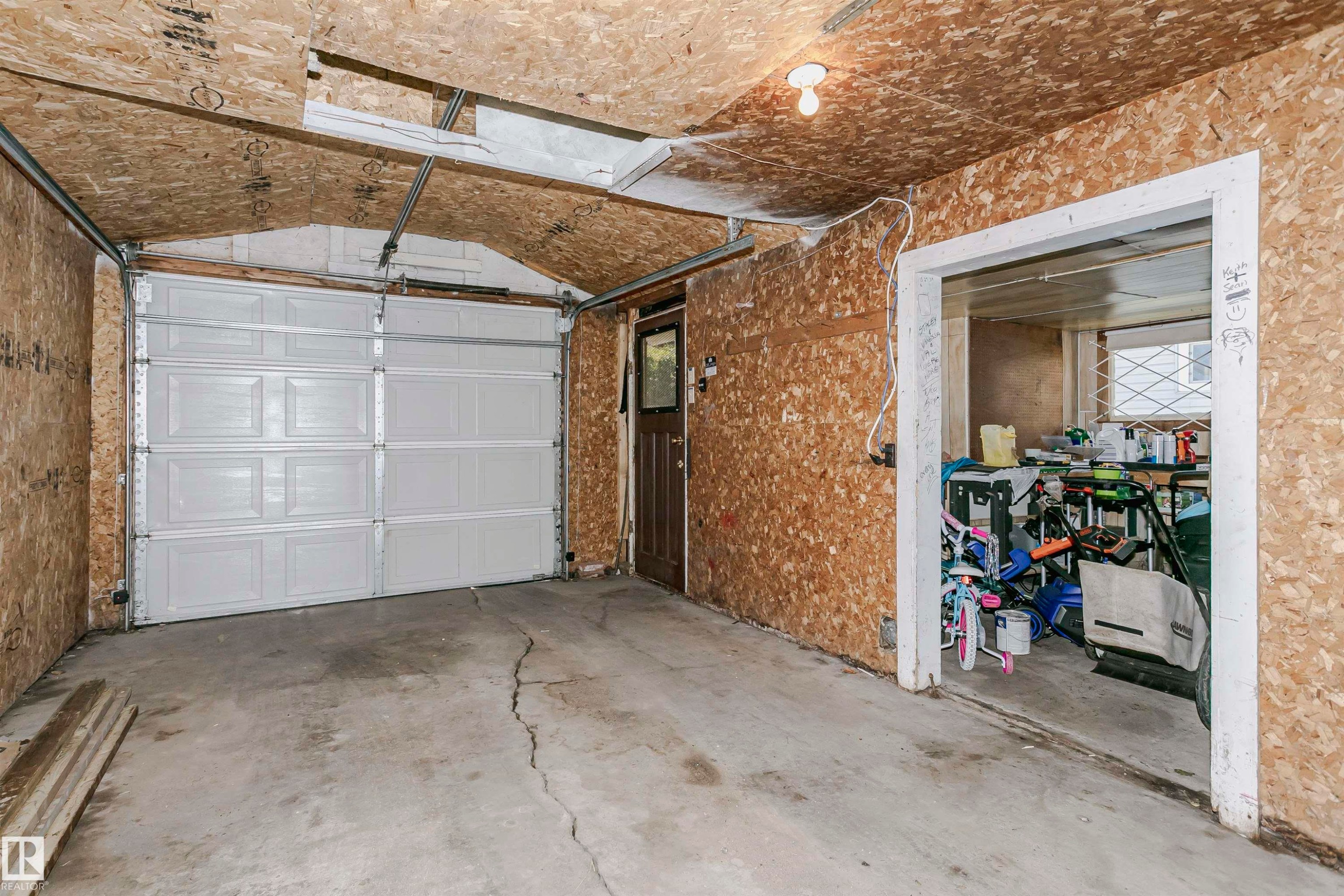 13104 128 Avenue Nw, Edmonton, AB - Indoor Photo Showing Garage