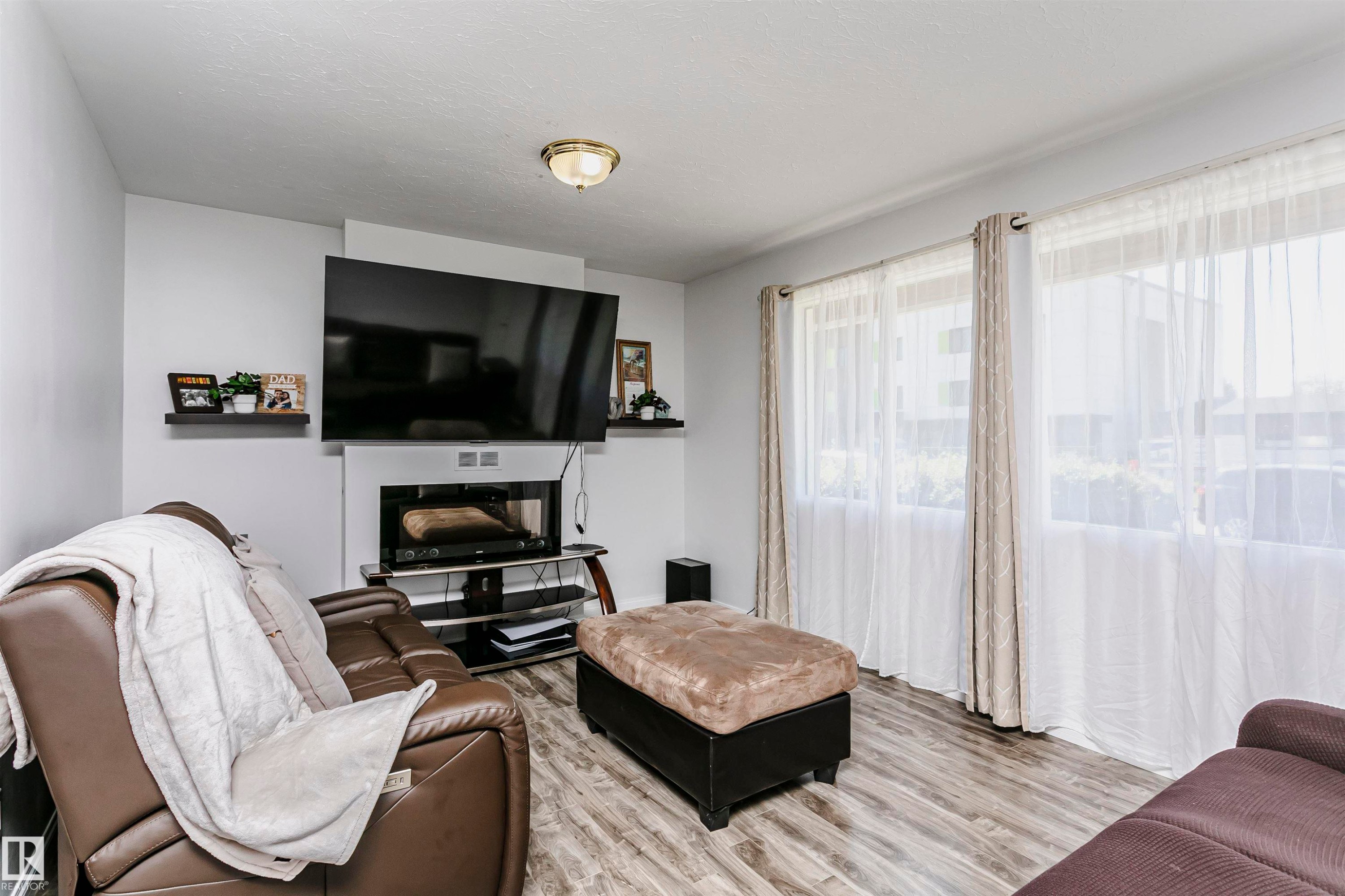 13104 128 Avenue Nw, Edmonton, AB - Indoor