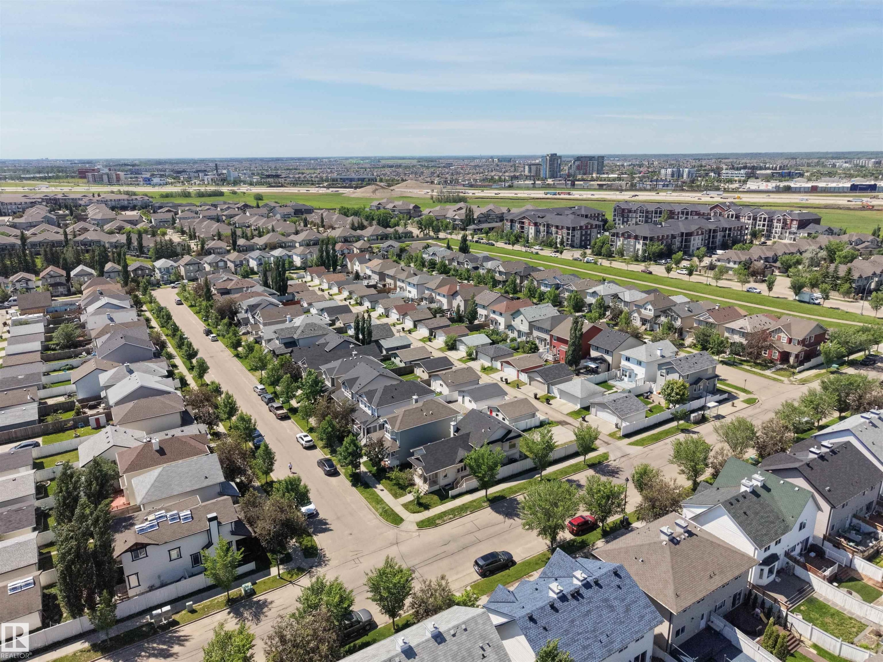 Aerial perspective of a residential neighborhood featuring detached homes with varied rooflines and a mix of exterior finishes - 7838 Schmid Place Nw, Edmonton, AB - Outdoor With View