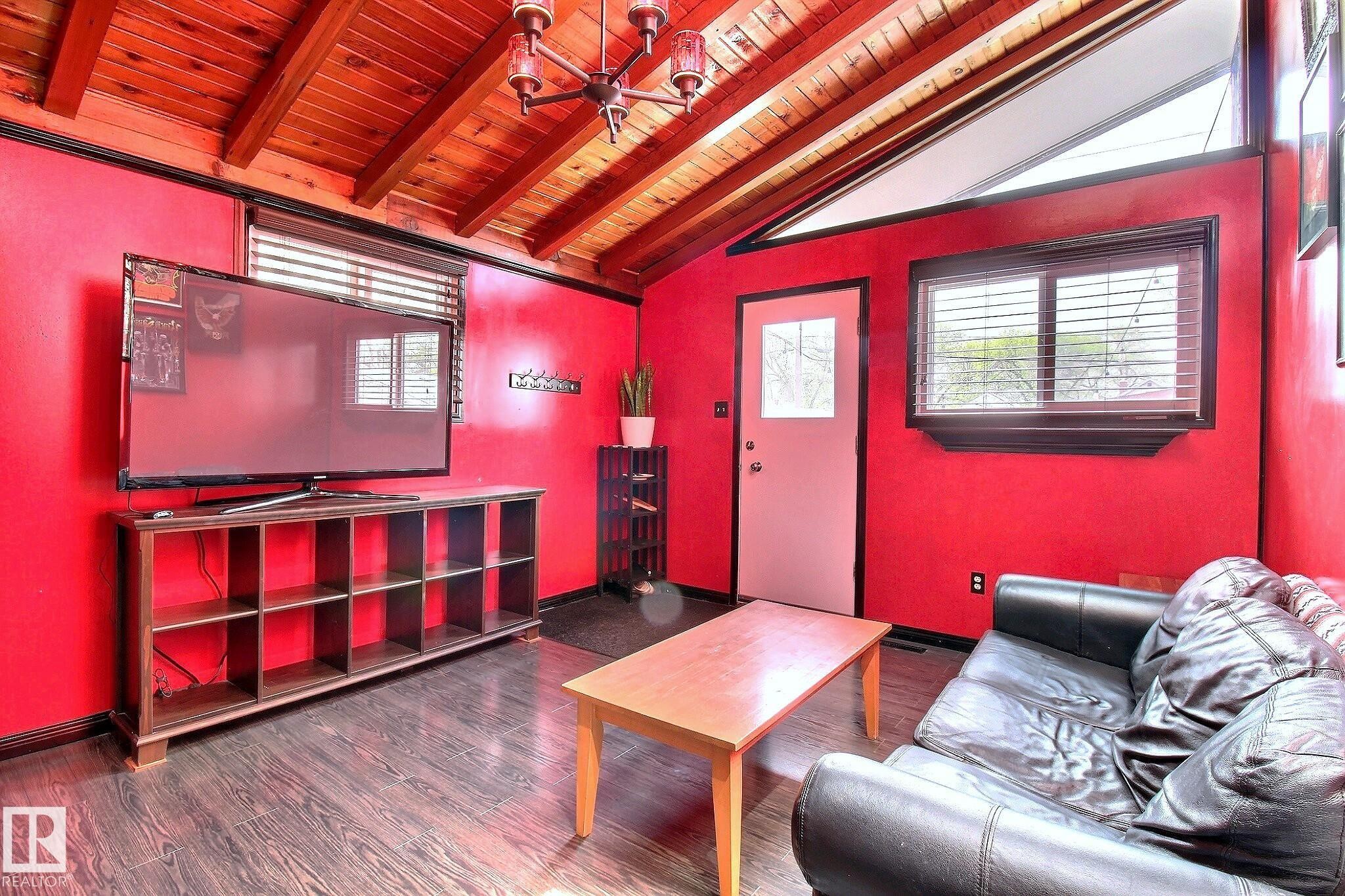 11930 95A Street, Edmonton, AB - Indoor