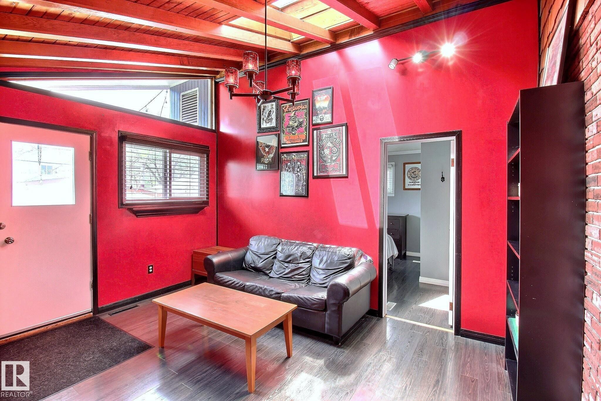 11930 95A Street, Edmonton, AB - Indoor