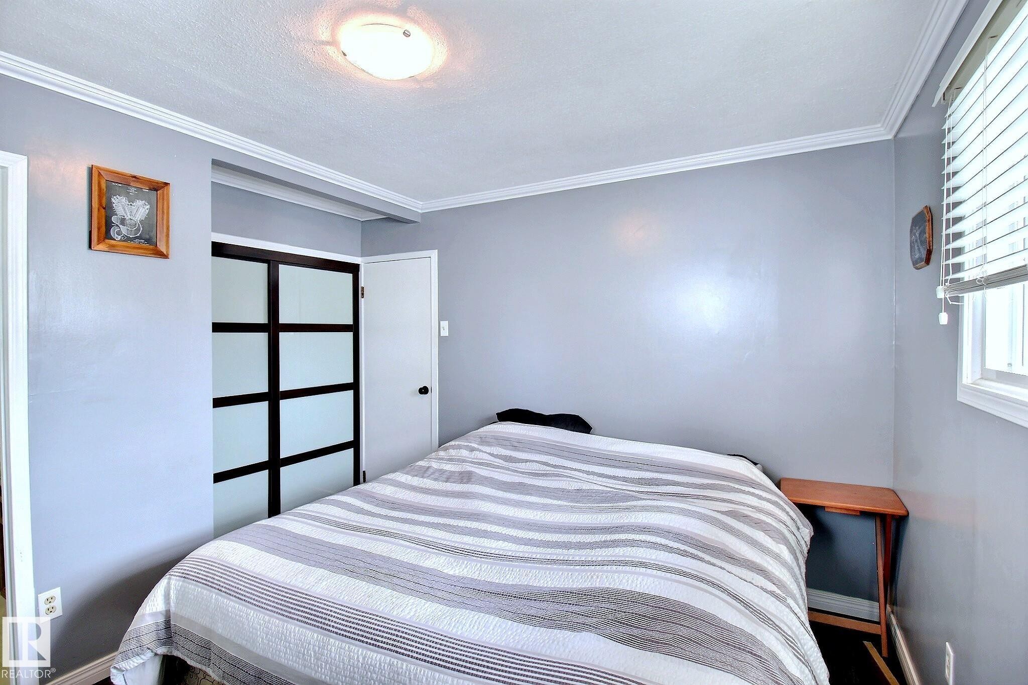 11930 95A Street, Edmonton, AB - Indoor Photo Showing Bedroom