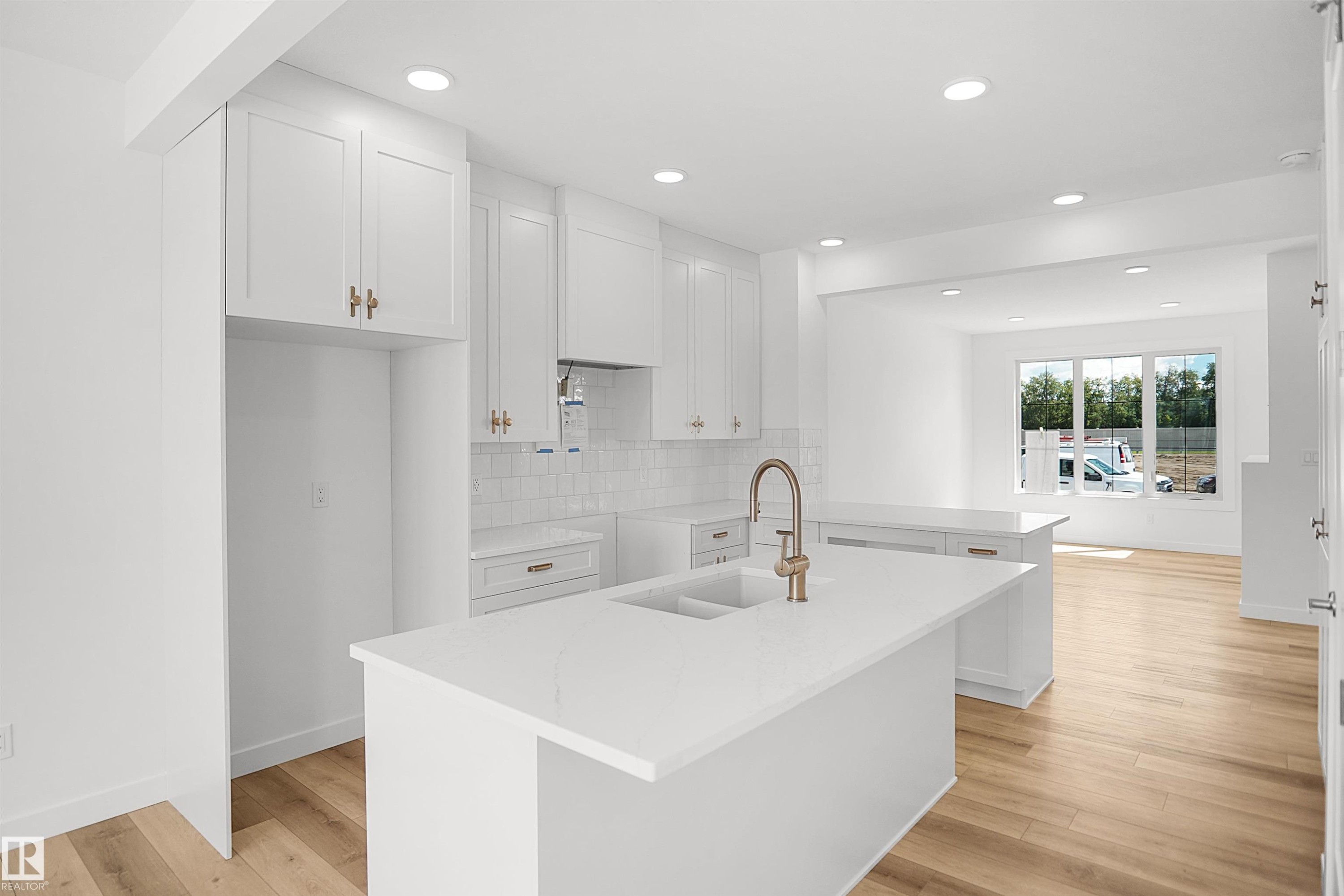 1308 9 Street Nw, Edmonton, AB - Indoor Photo Showing Kitchen With Upgraded Kitchen