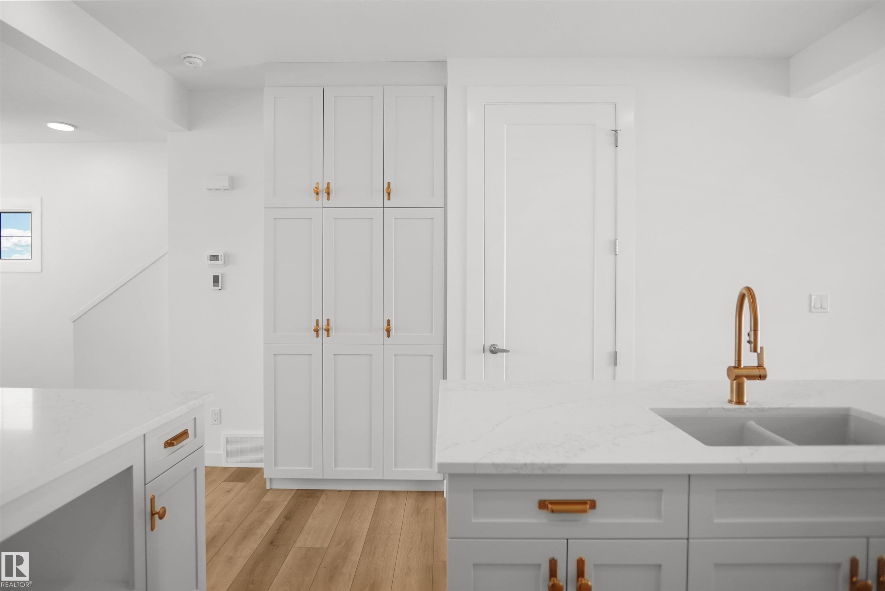 1308 9 Street Nw, Edmonton, AB - Indoor