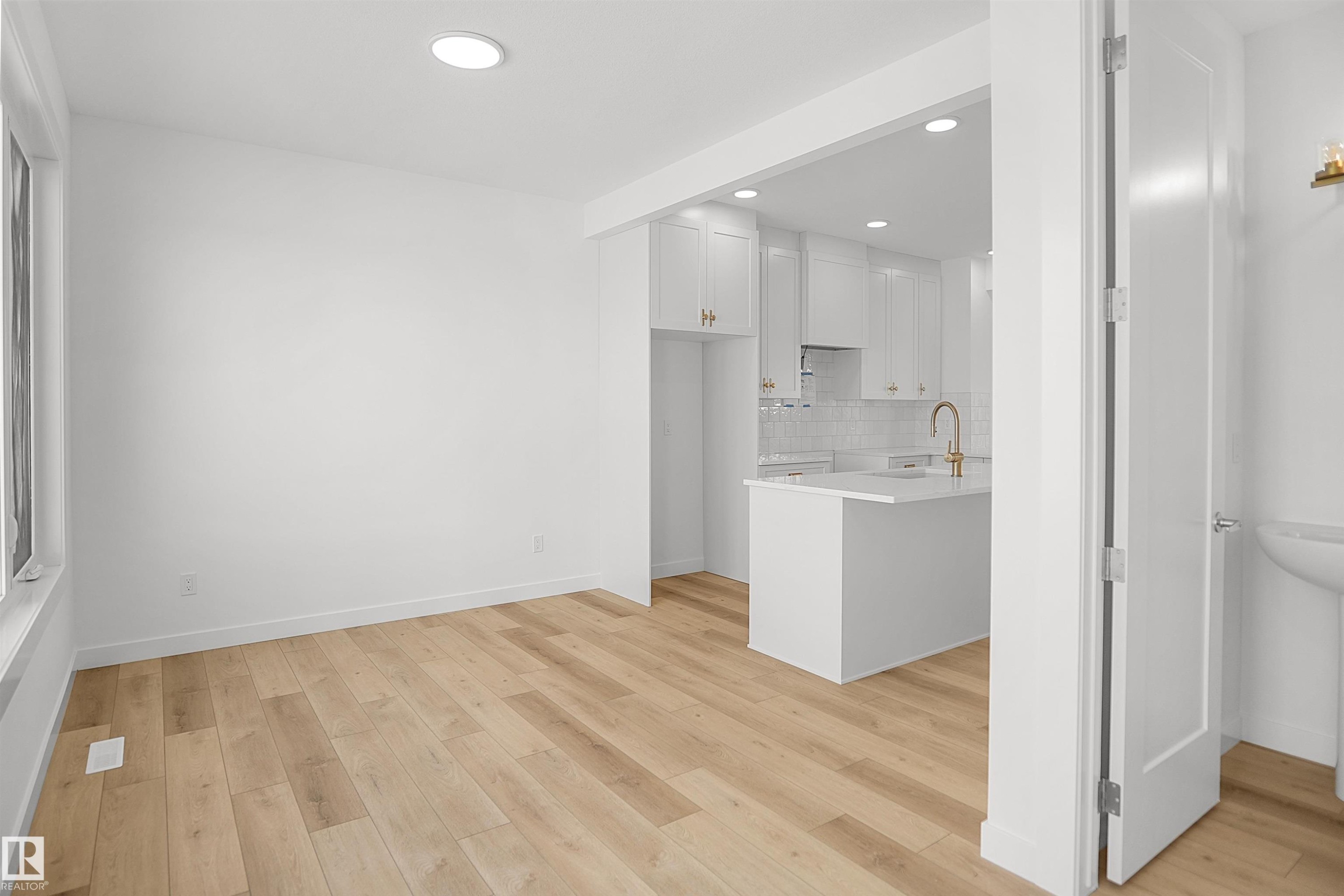 1308 9 Street Nw, Edmonton, AB - Indoor Photo Showing Kitchen