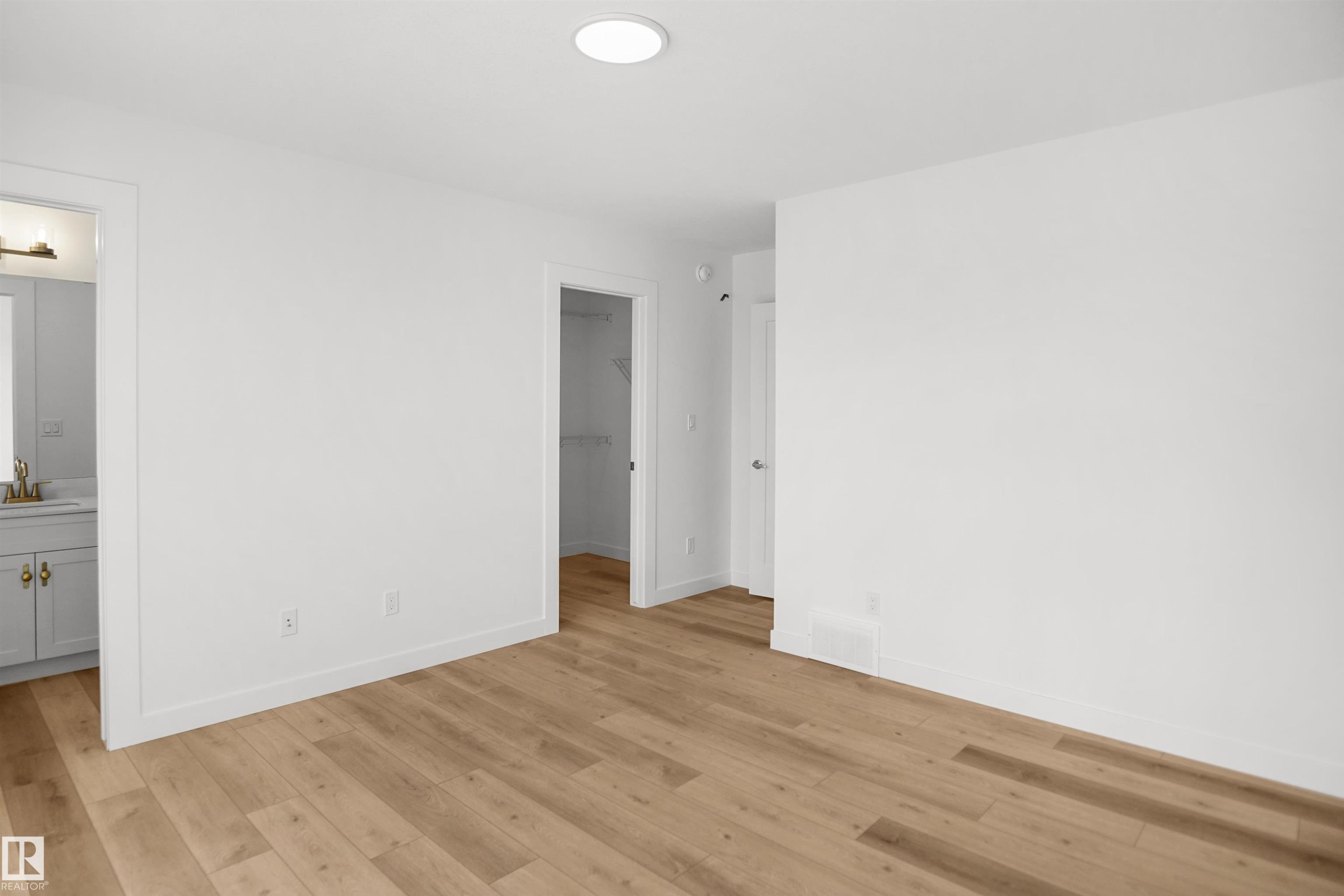 1308 9 Street Nw, Edmonton, AB - Indoor Photo Showing Other Room