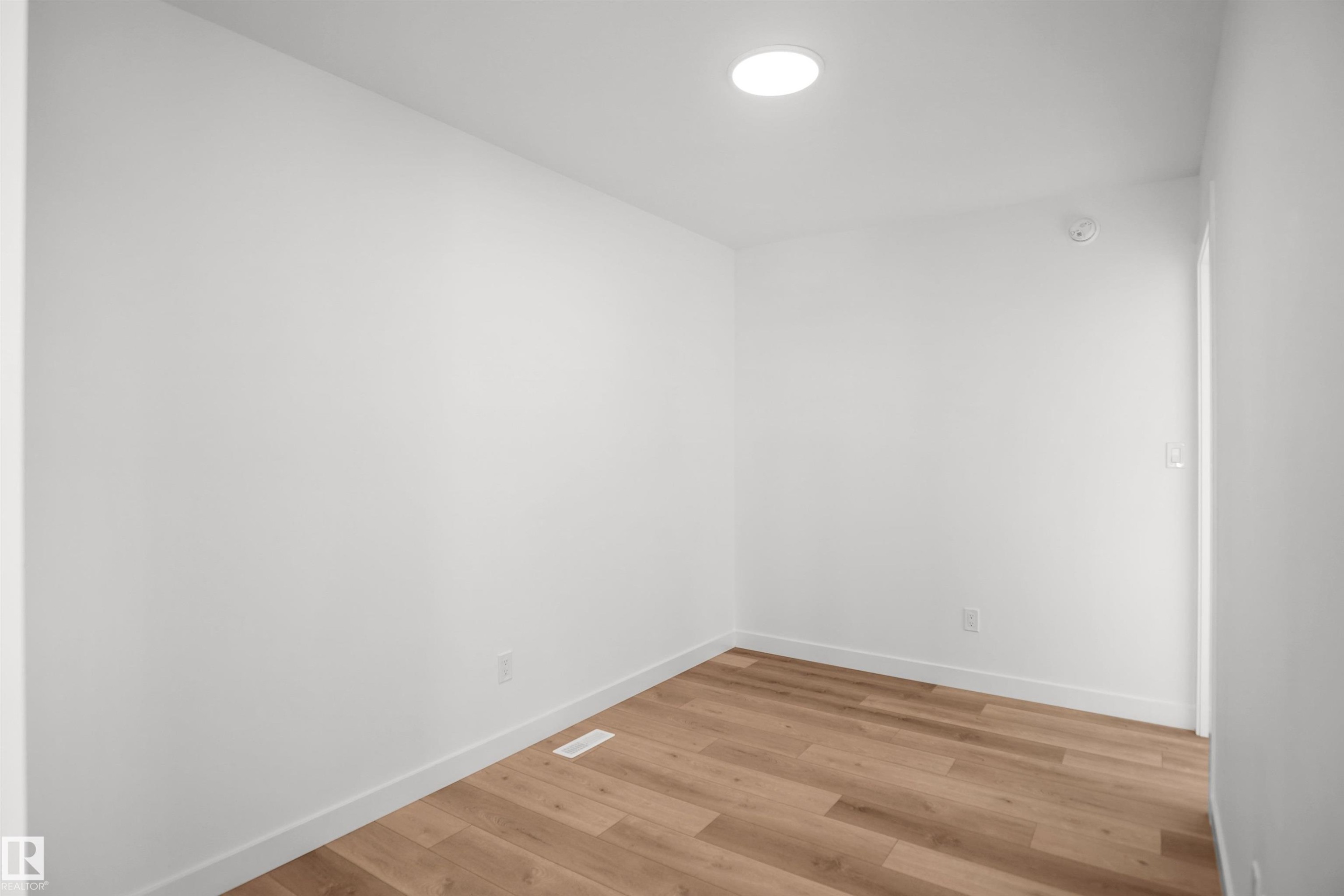 1308 9 Street Nw, Edmonton, AB - Indoor Photo Showing Other Room