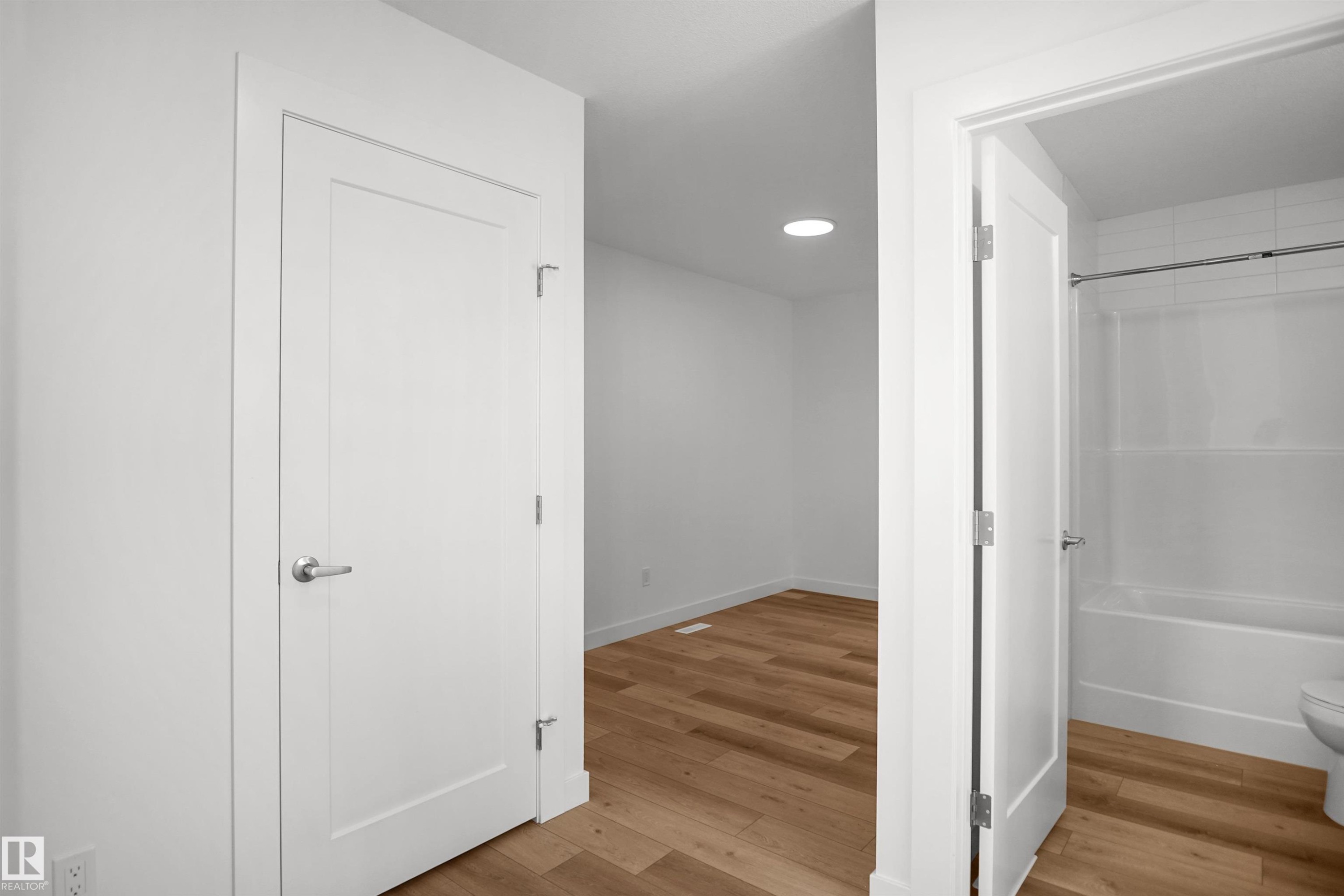 1308 9 Street Nw, Edmonton, AB - Indoor Photo Showing Other Room