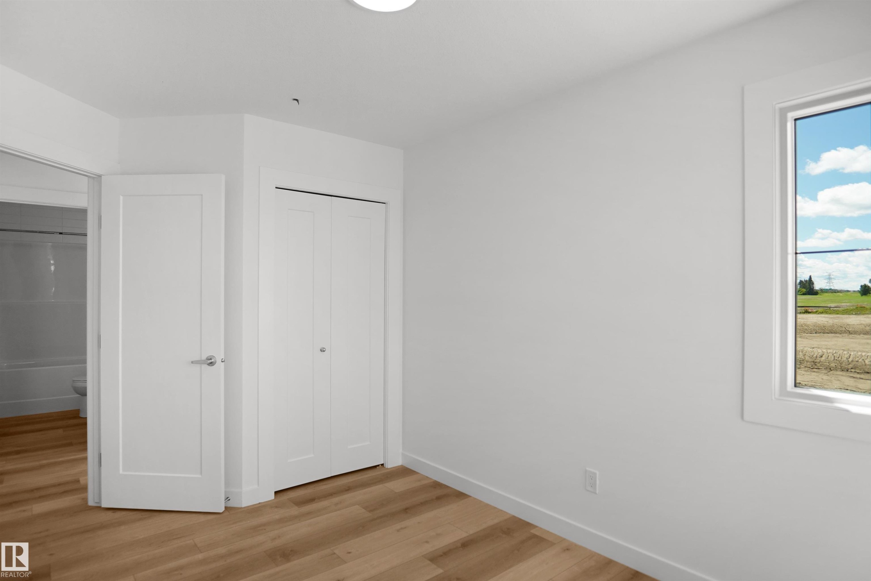 1308 9 Street Nw, Edmonton, AB - Indoor Photo Showing Other Room
